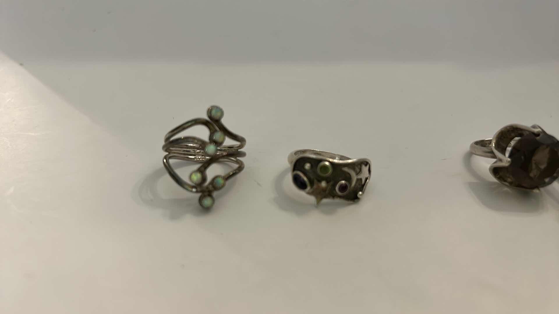 Photo 1 of 4 STERLING SILVER WOMENS RINGS ESTIMATED SIZE 7.5