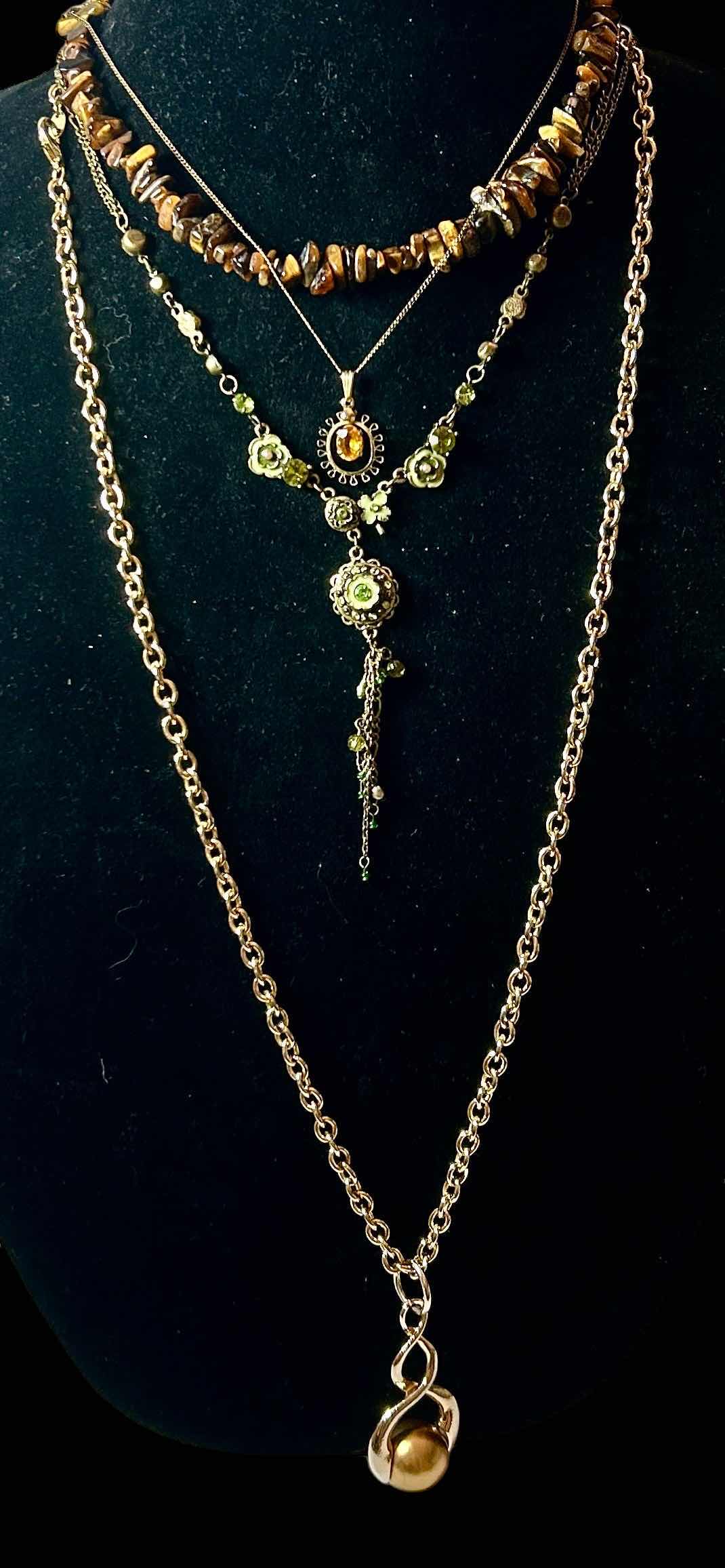 Photo 1 of 4 WOMENS NECKLACES