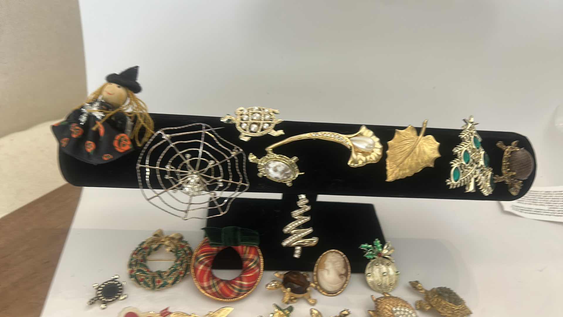 Photo 1 of 20 WOMENS BROOCHES / PINS