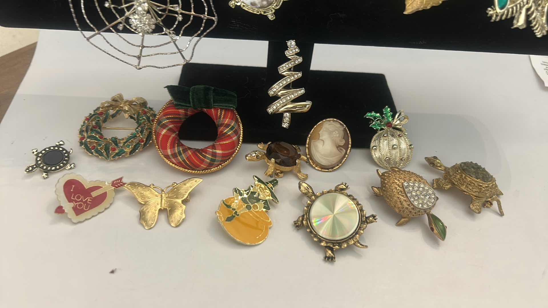 Photo 2 of 20 WOMENS BROOCHES / PINS