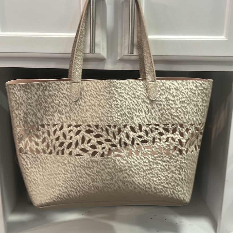 Photo 2 of 4 WOMENS HANDBAGS & TOTES