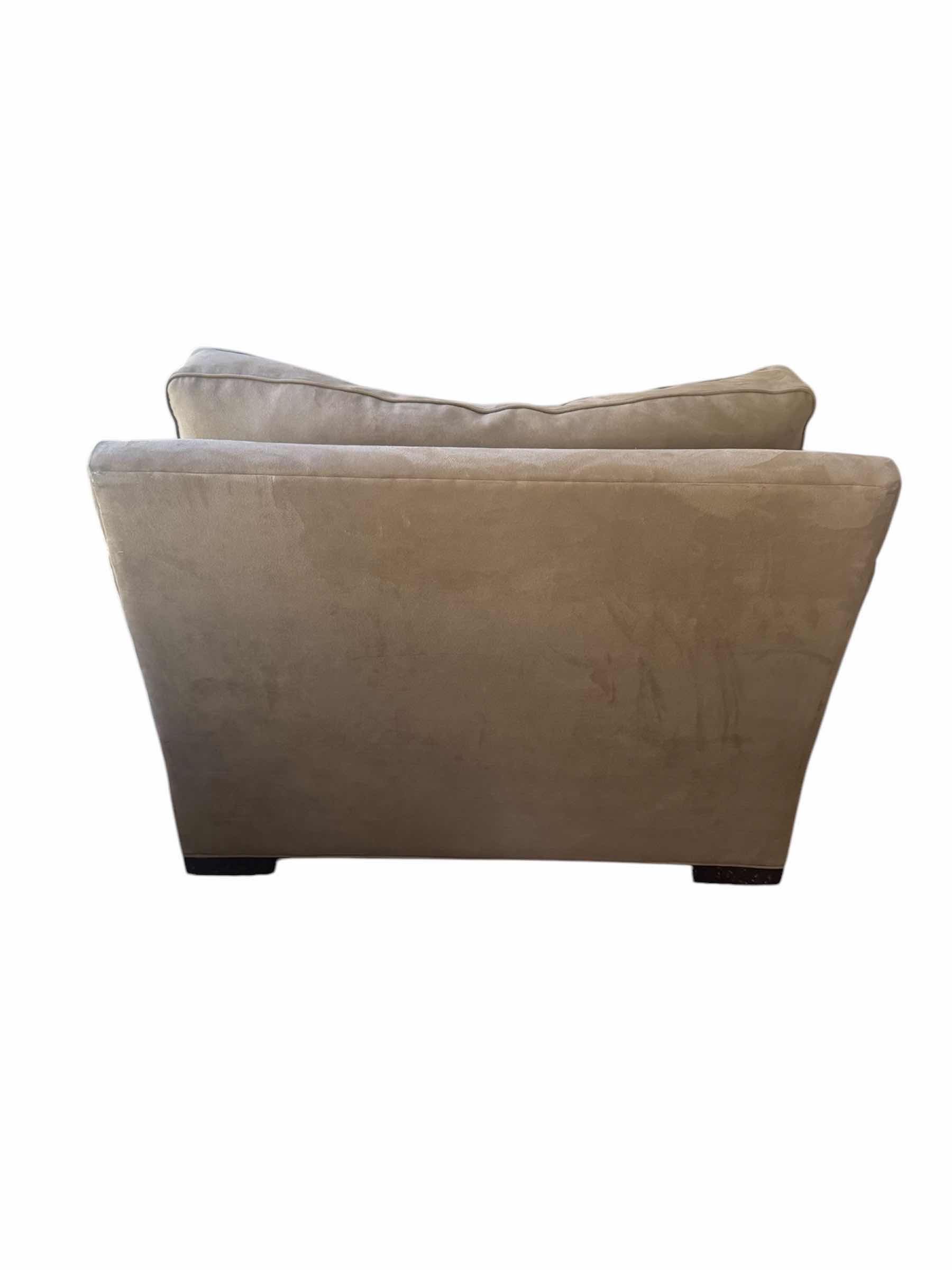 Photo 3 of 250
SUADE KASHEW ARMCHAIR, LIVING ROOM

40.5” X 42.5” X H32”