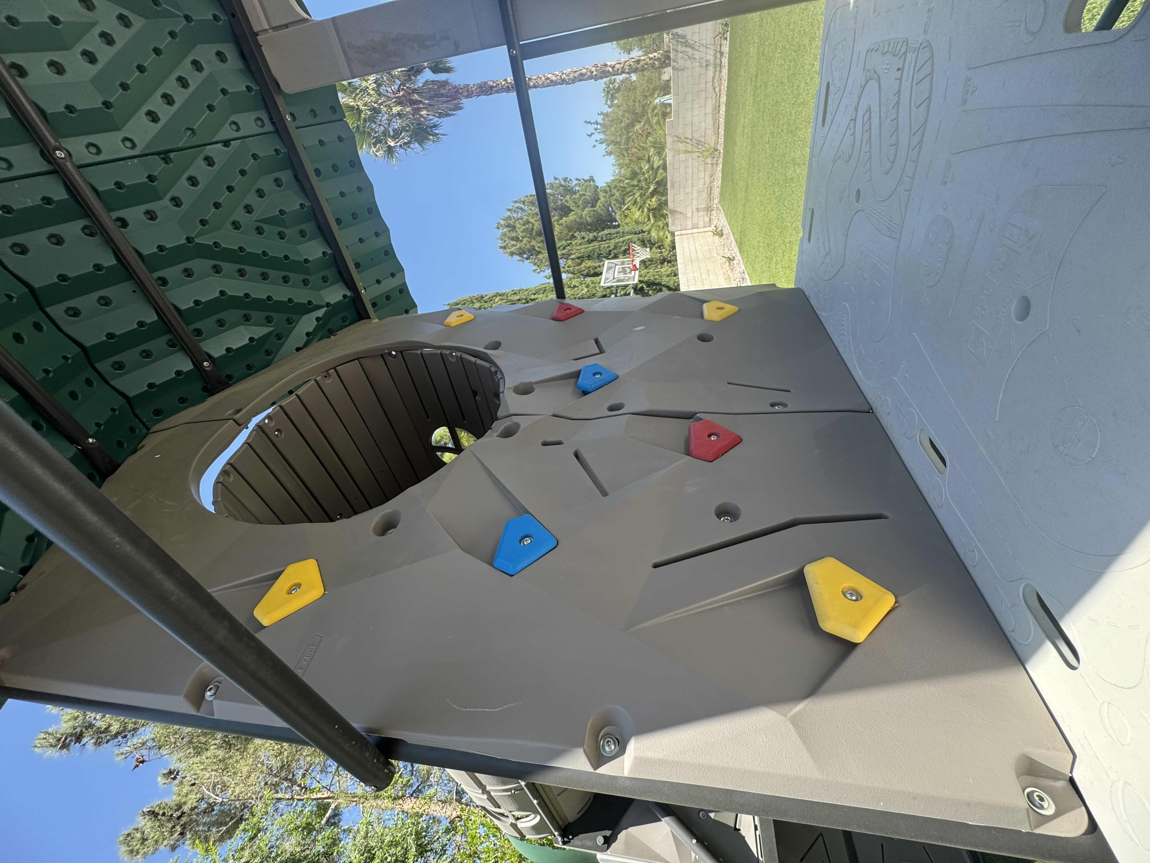 Photo 6 of LIFETIME ADVENTURE TUNNEL PLAYSET, JUNGLE GYM, OUTDOOR, PLAYGROUND AGES 3-12, GREEN/GRAY

190” X 155” X H130”