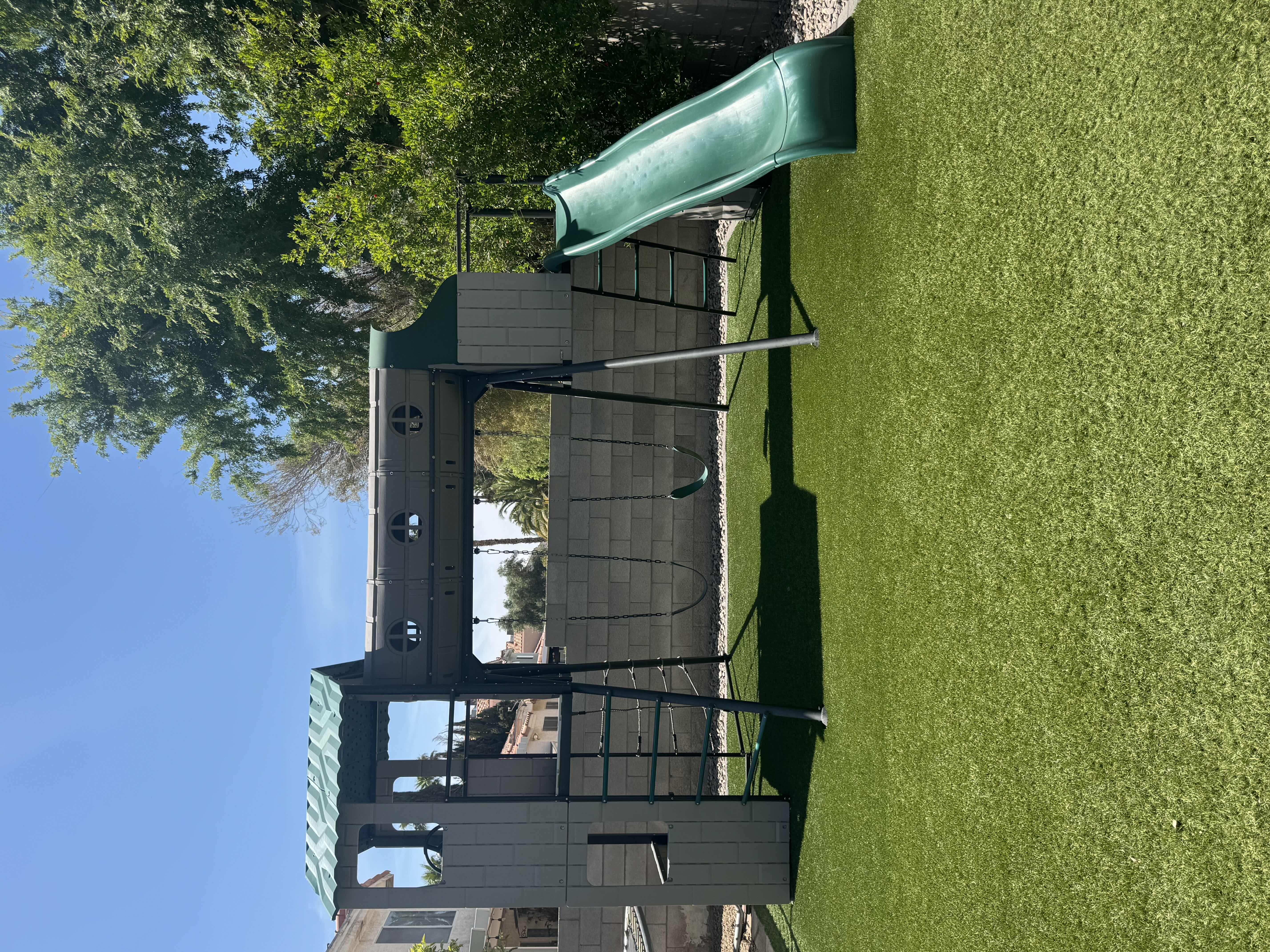 Photo 1 of LIFETIME ADVENTURE TUNNEL PLAYSET, JUNGLE GYM, OUTDOOR, PLAYGROUND AGES 3-12, GREEN/GRAY

190” X 155” X H130”