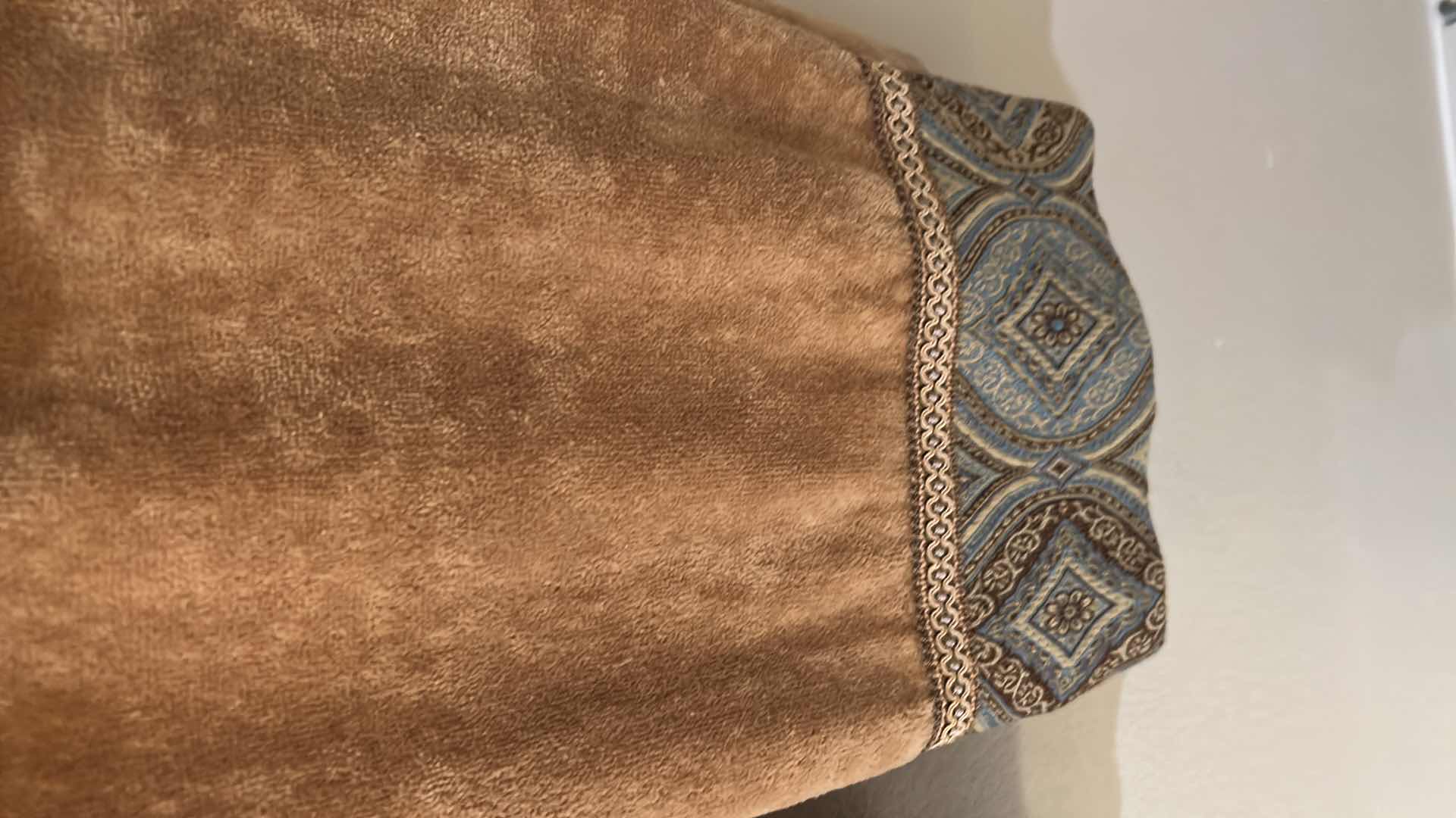 Photo 1 of 7- GOLD BAHAMA PRINT TOWELS