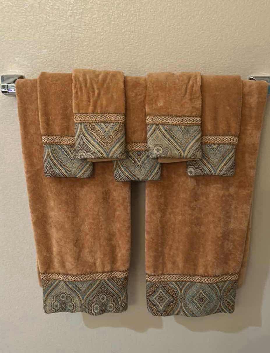Photo 1 of 7- GOLD BAHAMA PRINT TOWELS
