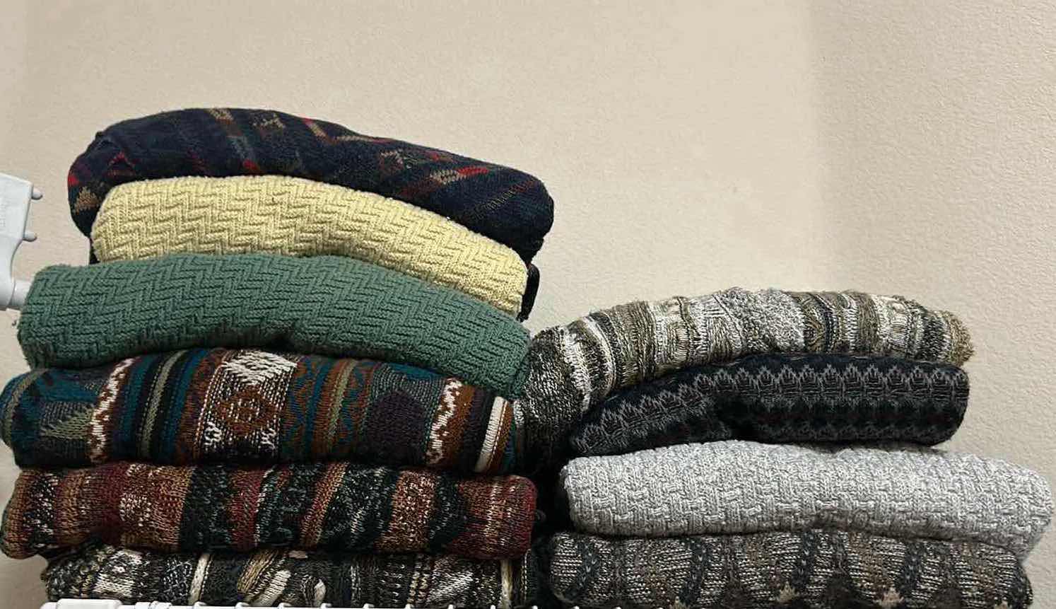 Photo 1 of 10- MENS SWEATERS SIZE MEDIUM