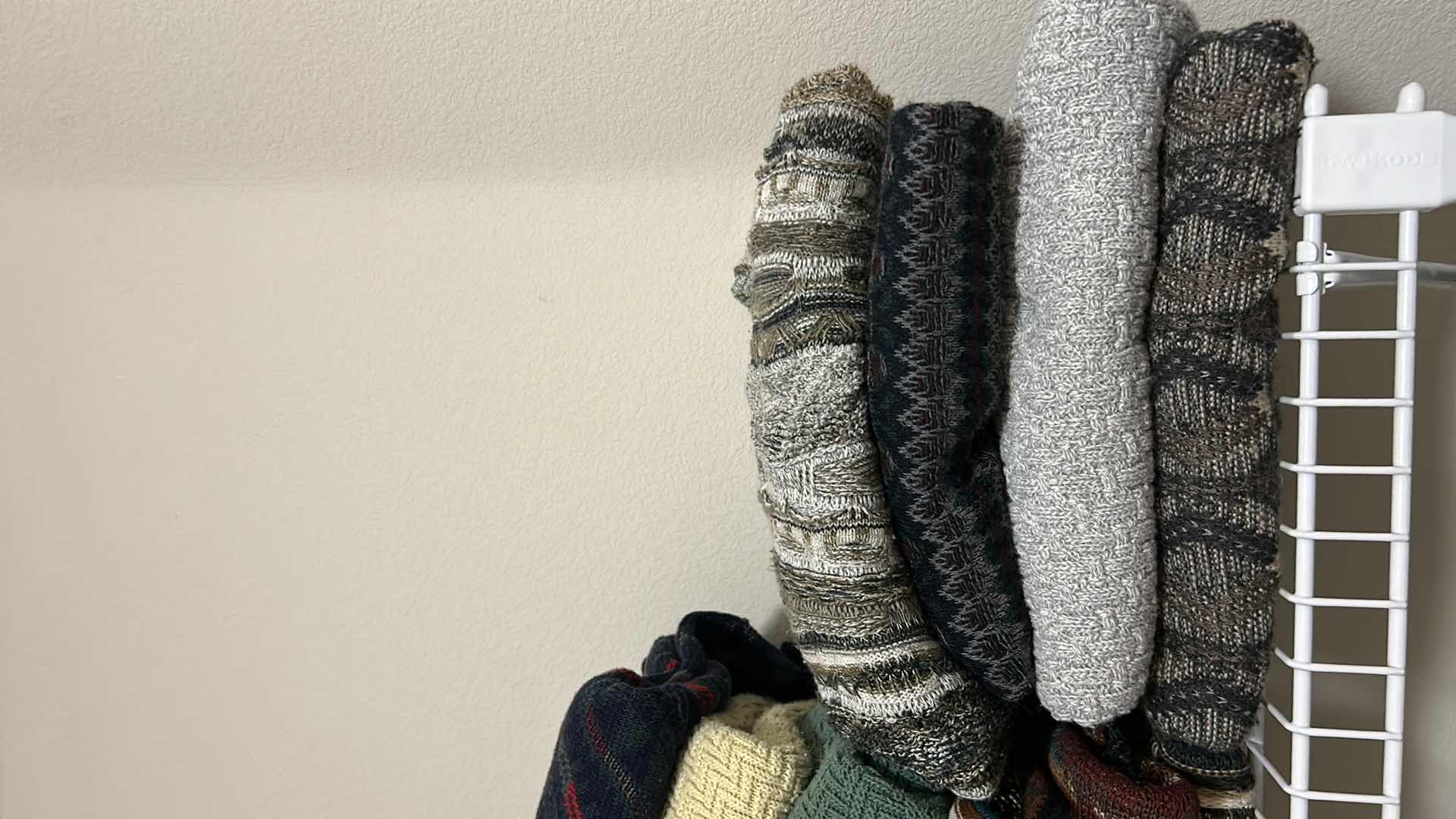 Photo 1 of 10- MENS SWEATERS SIZE MEDIUM