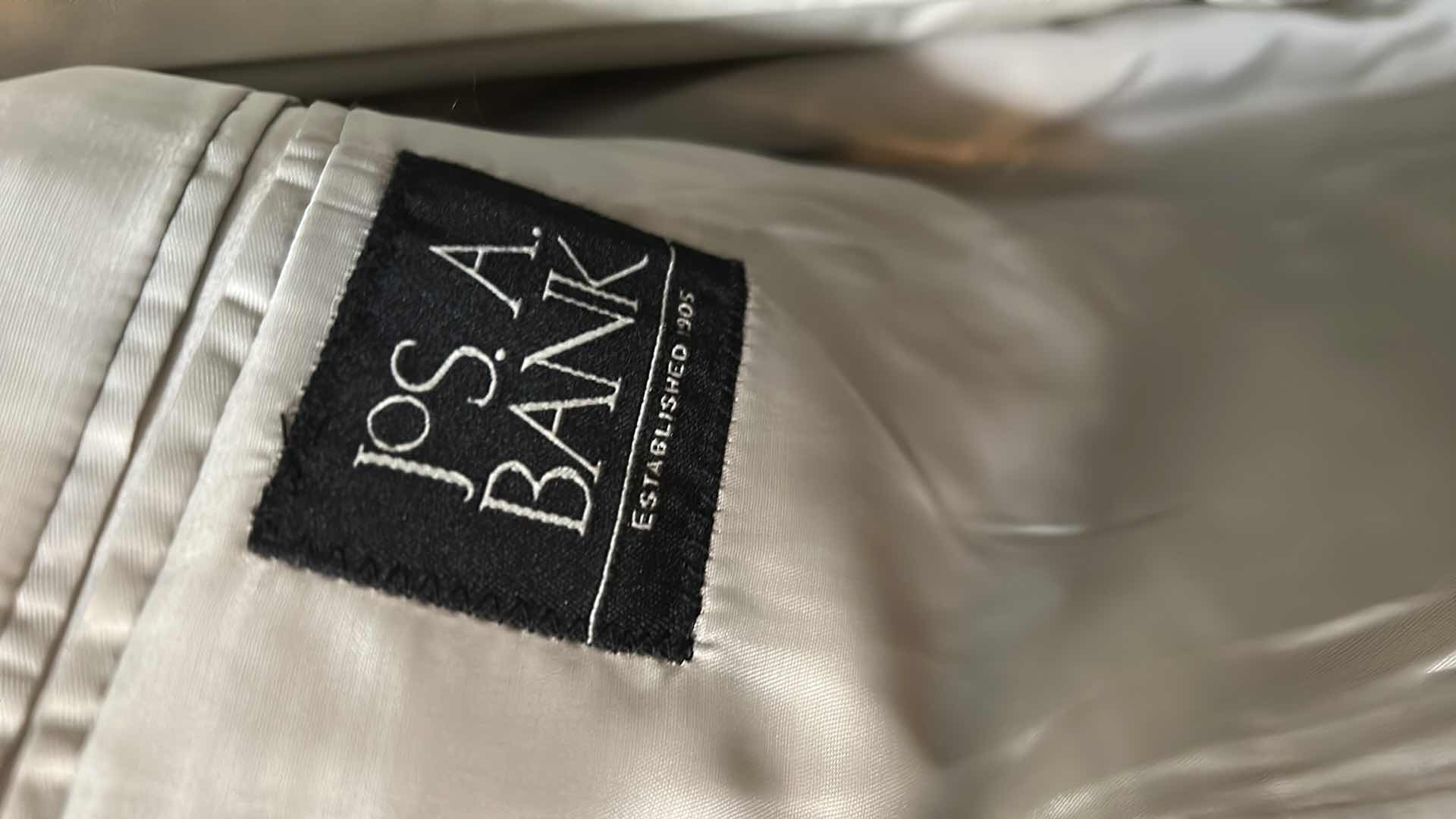 Photo 1 of JOS A BANKS MENS SUIT SIZE 42