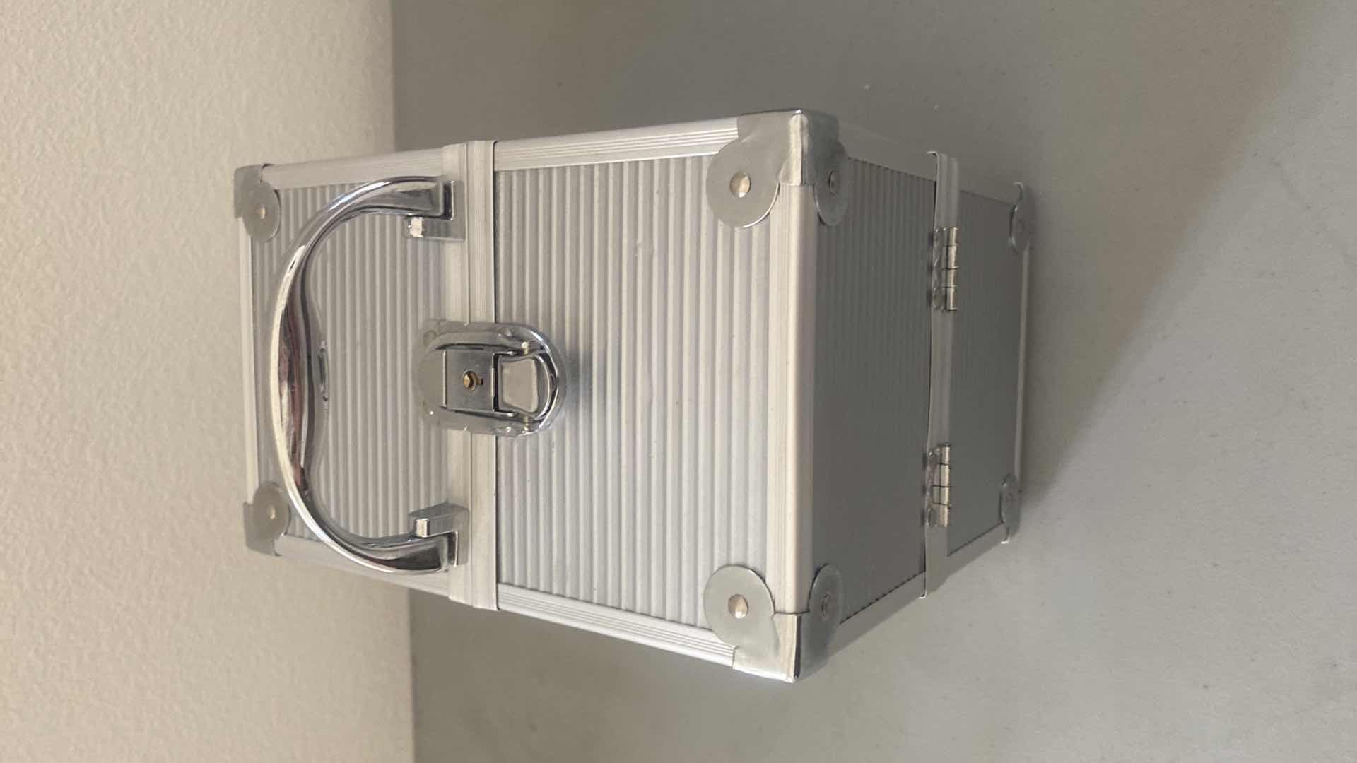 Photo 1 of CONAIR FOOT BATH & JEWELRY/MAKEUP EXPANDABLE BOX