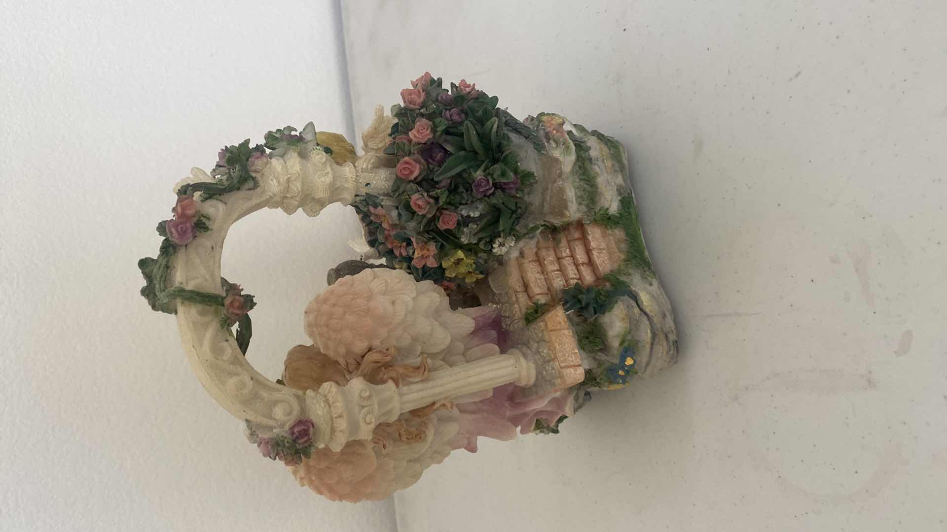 Photo 3 of CLASSIC TREASURES MUSICAL ANGEL PLAYS WIND BENEATH MY WINGS 6 1/2” x 9”