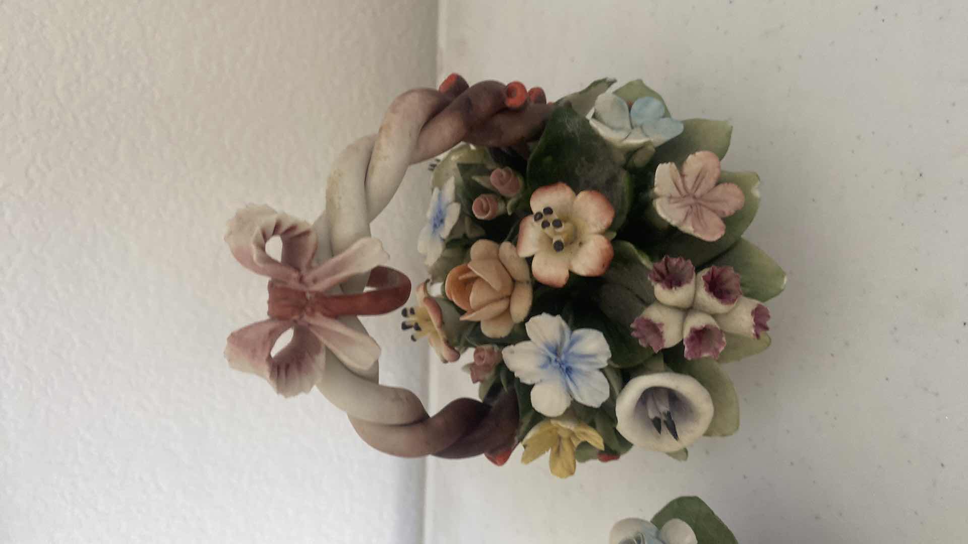 Photo 1 of 3 - CAPODIMONTE BASKETS LARGEST 4“ x 5 3/4”