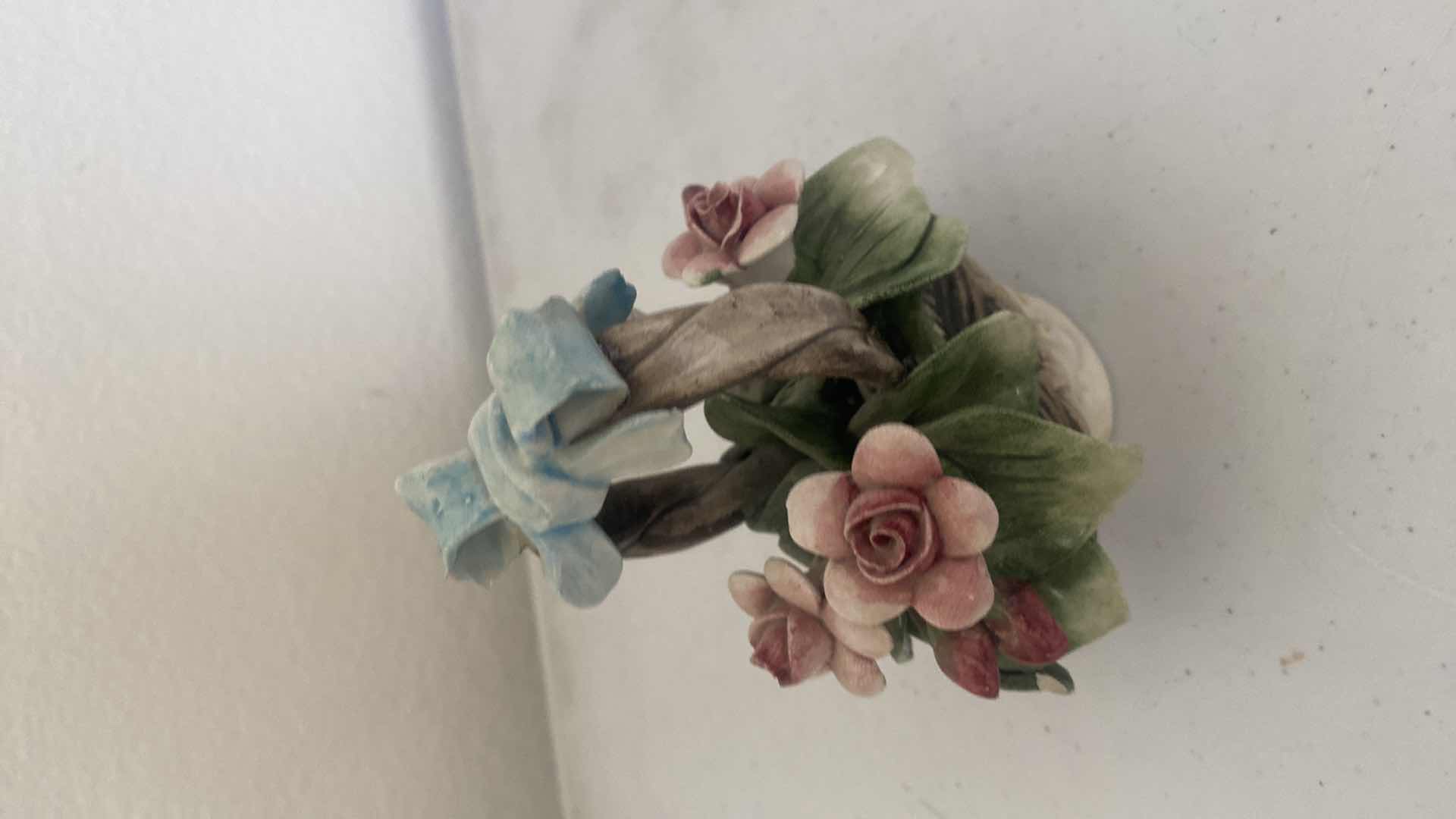 Photo 3 of 3 - CAPODIMONTE BASKETS LARGEST 4“ x 5 3/4”