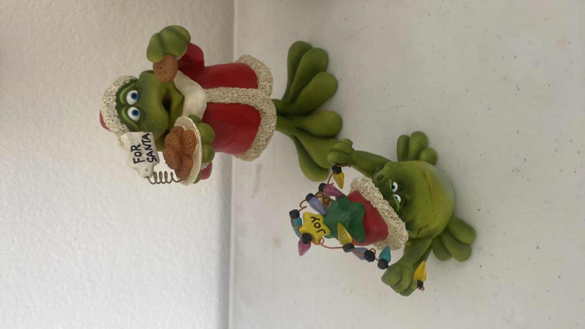 Photo 1 of 6 - CHRISTMAS HEAVY RESIN FROGS LARGEST H5”
