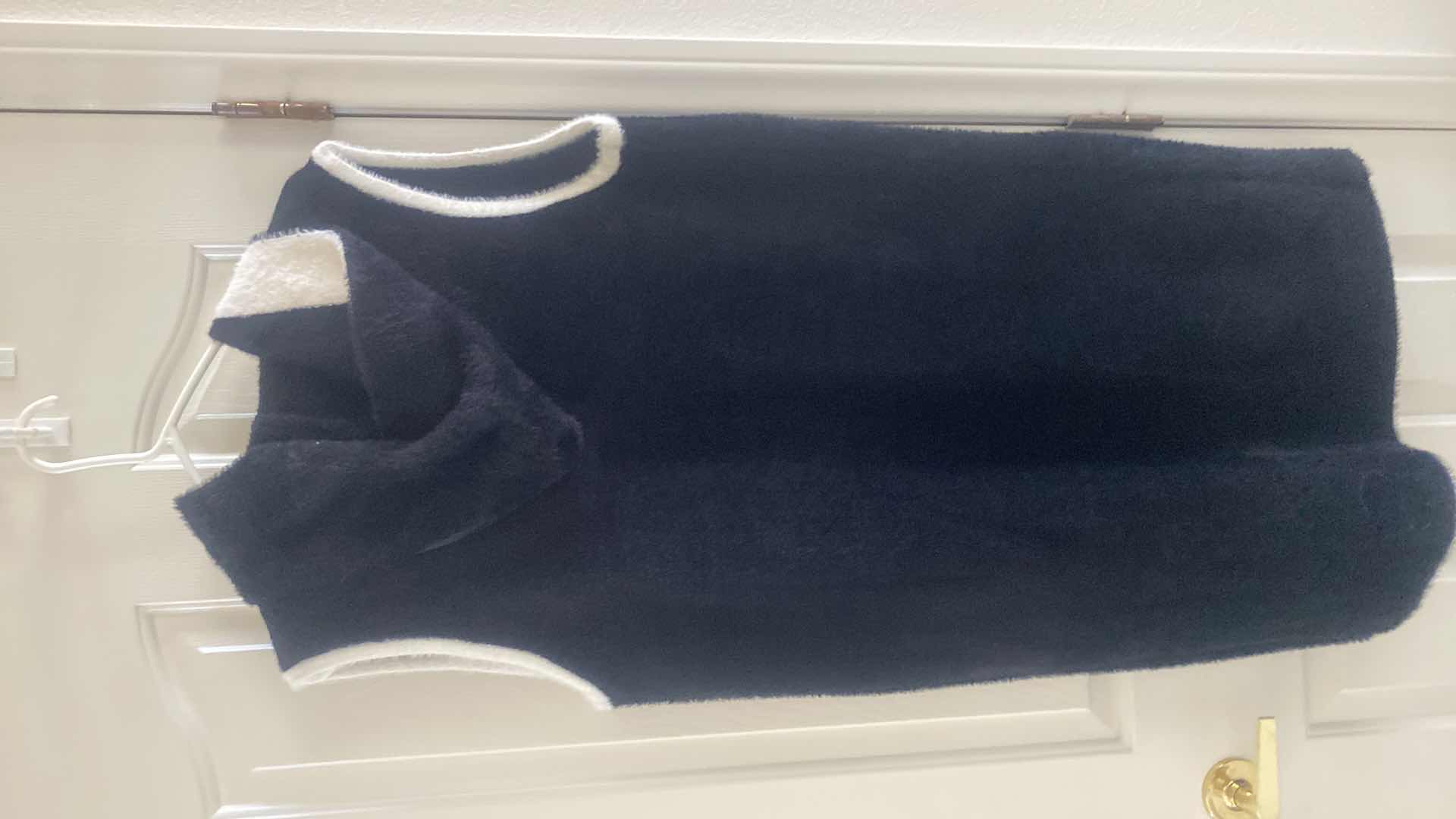 Photo 1 of WOMENS EST SIZE MEDIUM LONG HOODED VEST