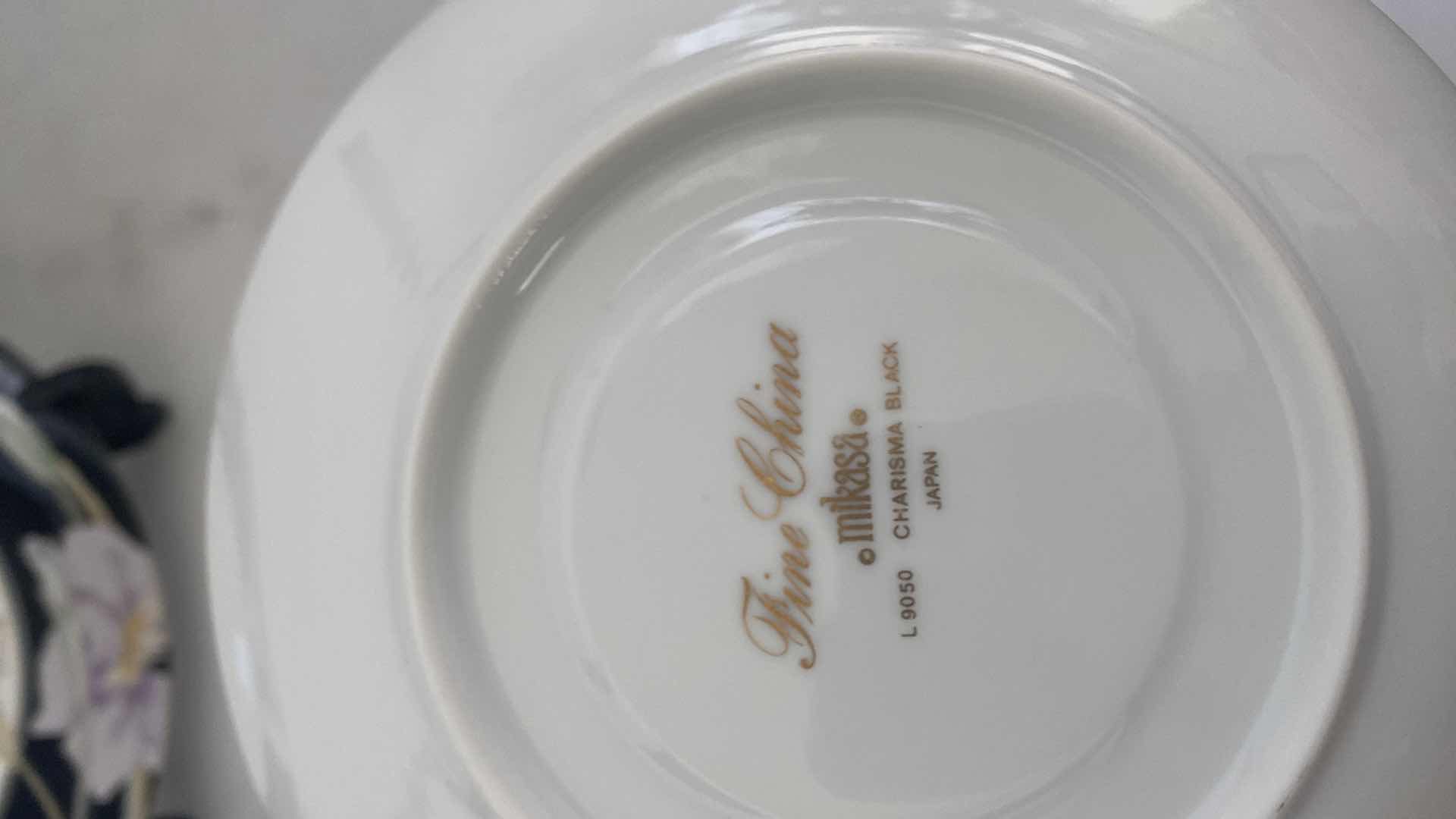 Photo 1 of 19 - PIECES MIKASA CARISMA CHINA MADE IN JAPAN - 2 12” PLATTERS 4 DINNER, SALAD, TEA CUPS W/ SAUCERS & 1 CREAMER