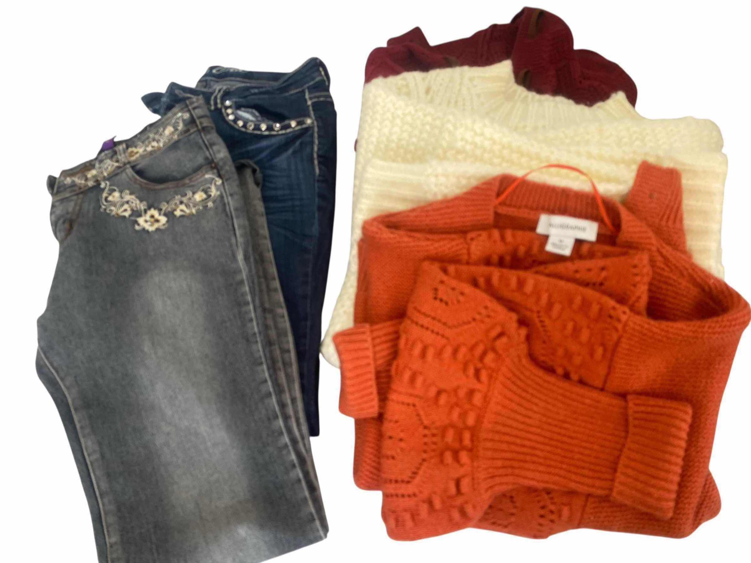 Photo 1 of 5 - WOMENS CLOTHING JEANS SIZE 5 & S, SWEATERS MEDIUM & LARGE