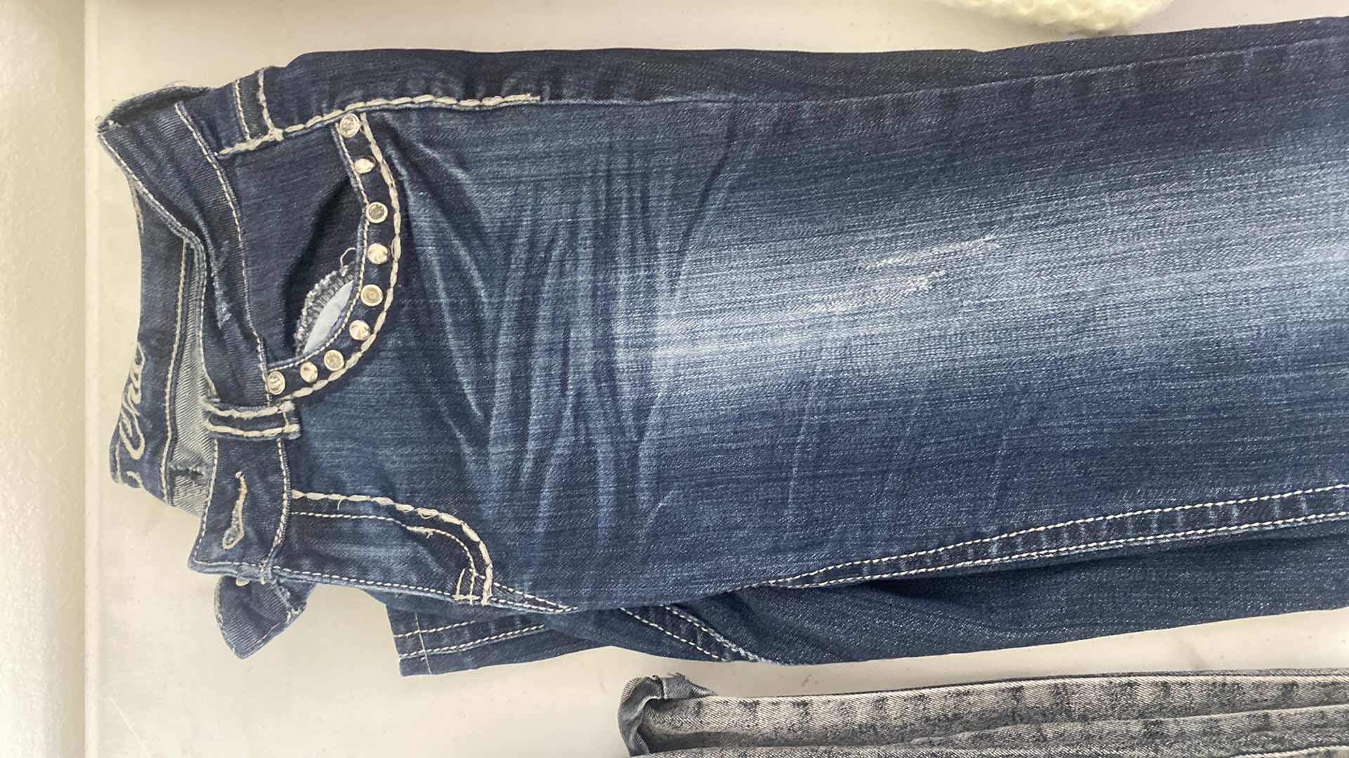 Photo 1 of 5 - WOMENS CLOTHING JEANS SIZE 5 & S, SWEATERS MEDIUM & LARGE