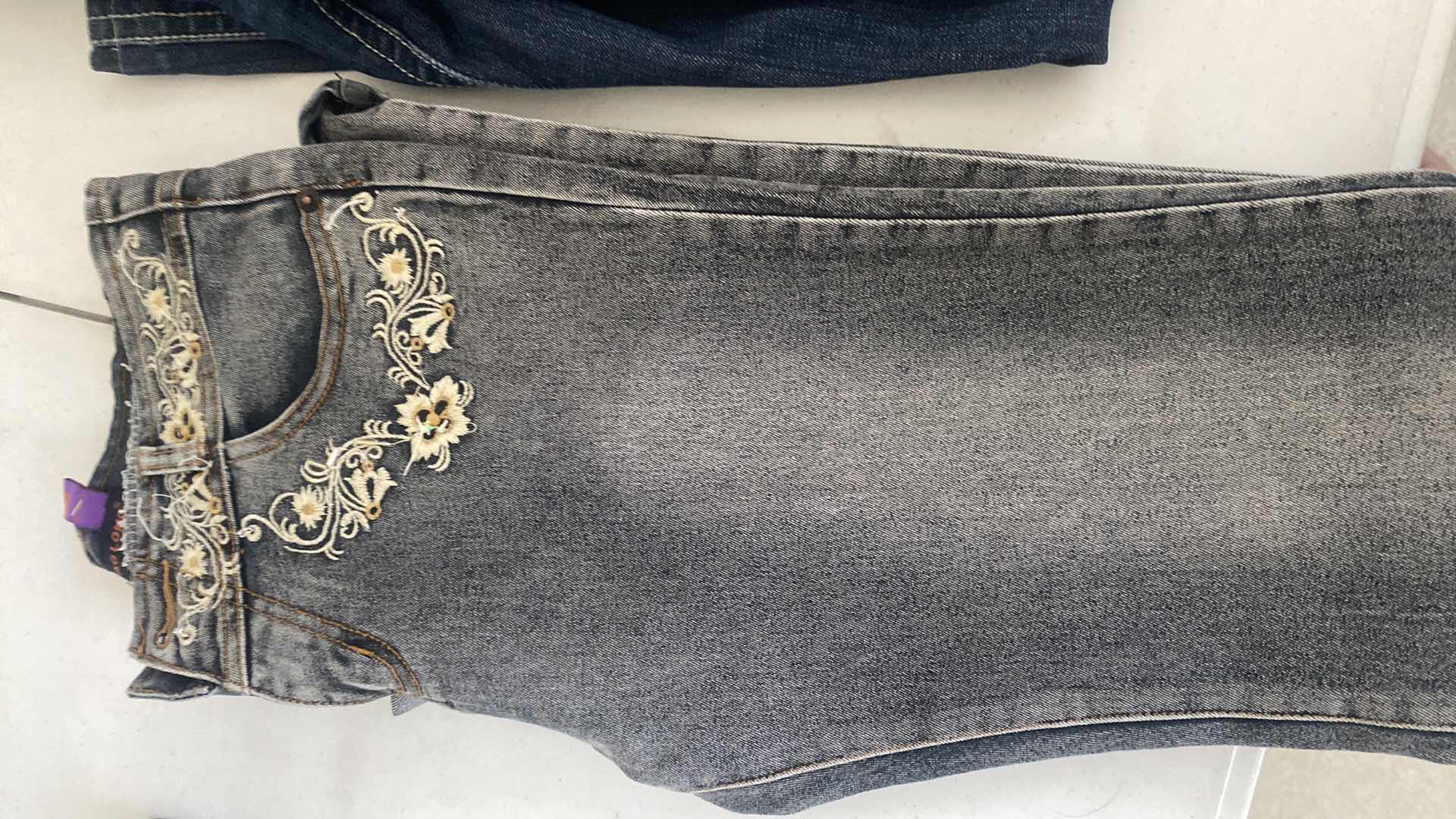 Photo 1 of 5 - WOMENS CLOTHING JEANS SIZE 5 & S, SWEATERS MEDIUM & LARGE