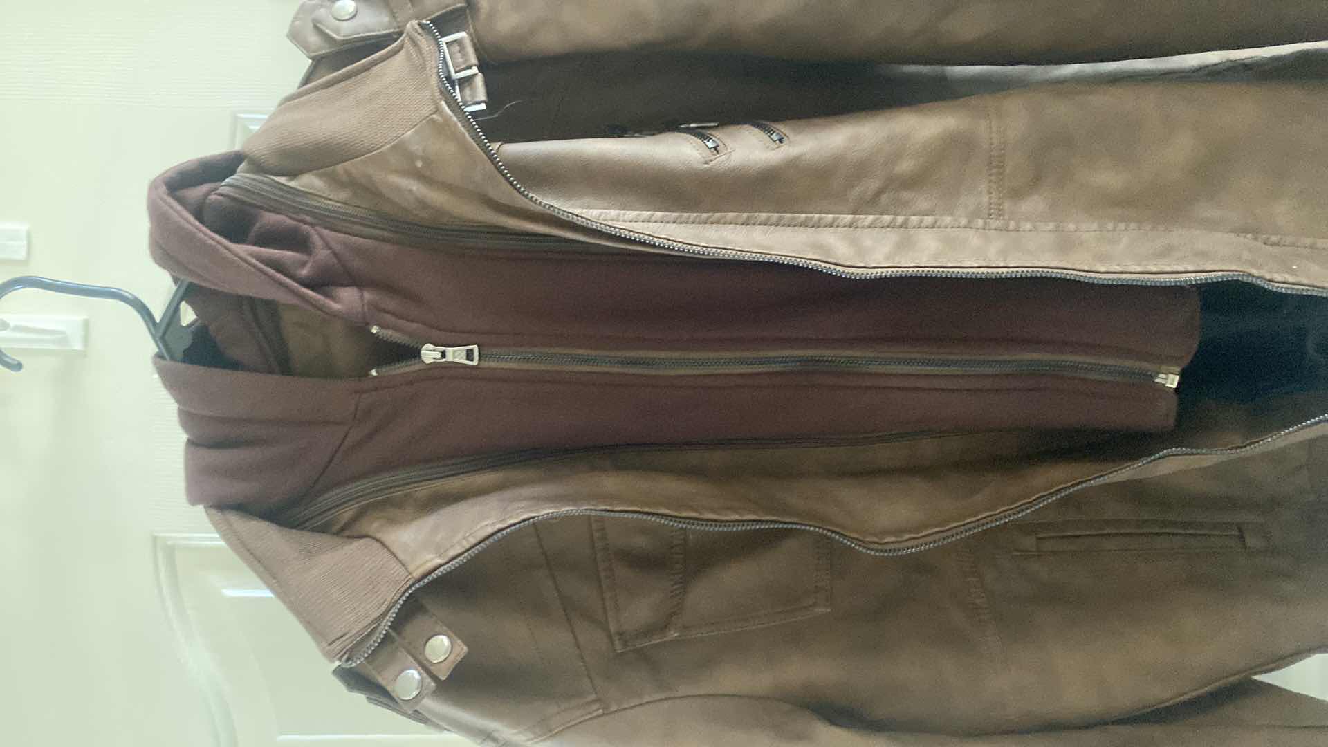 Photo 1 of MENS DOUBLE ZIP JACKET UNKNOWN BRAND/SIZE ESTIMATE SIZE LARGE