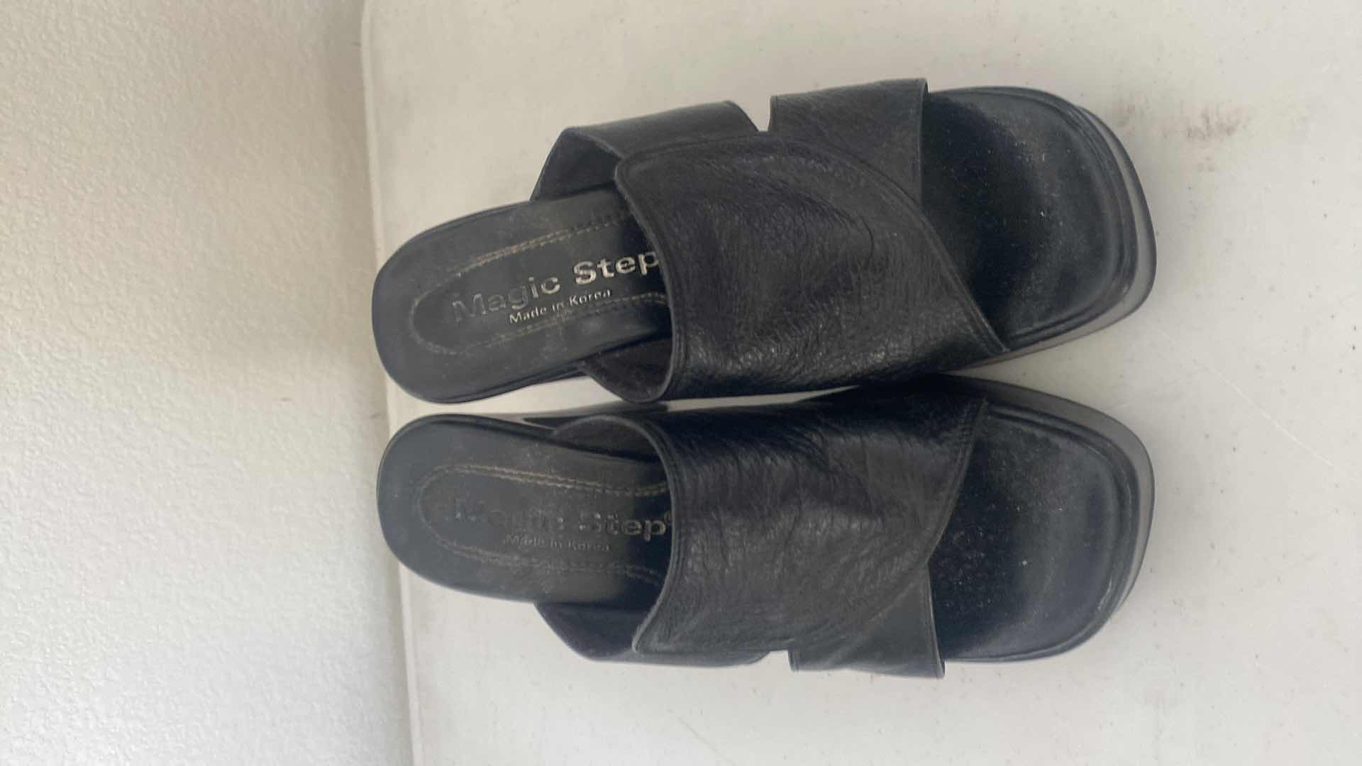 Photo 1 of 3 - WOMENS OPEN TOE SANDALS SIZE 7 1/2
