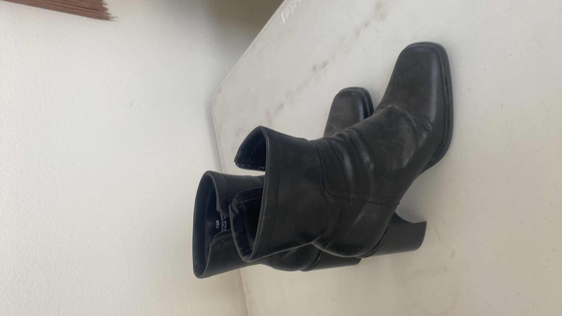 Photo 1 of 3 - WOMENS SHOES & BOOTS SIZES 7 & 7 1/2