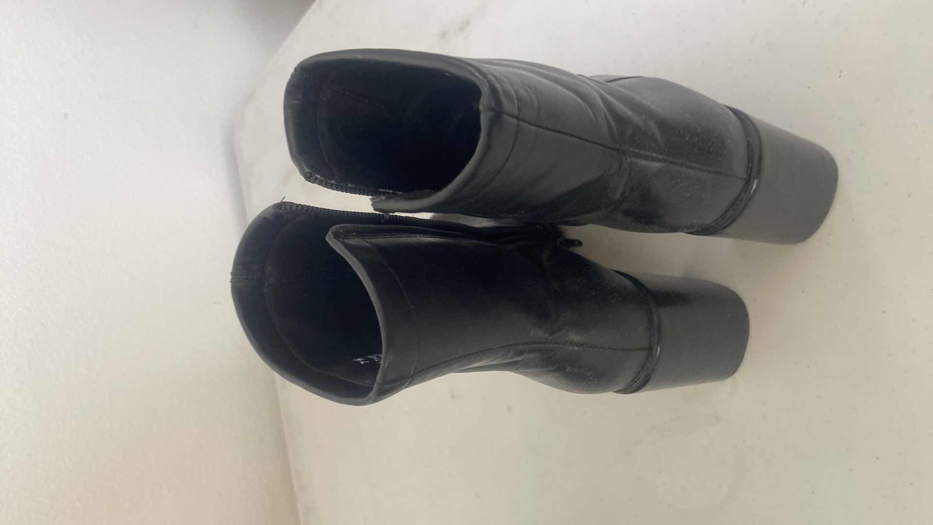 Photo 1 of 3 - WOMENS SHOES & BOOTS SIZES 7 & 7 1/2