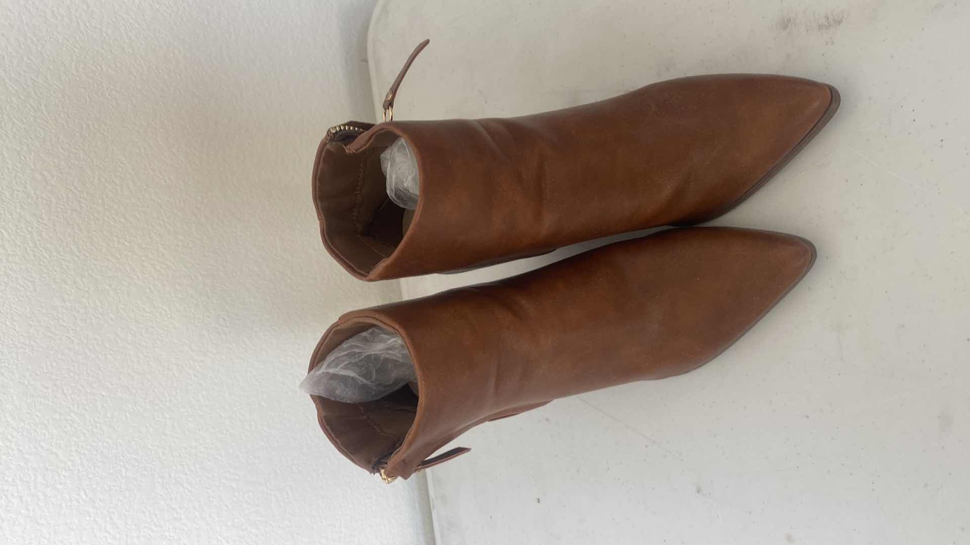 Photo 1 of 2 - WOMENS BOOTS SIZE 7 1/2