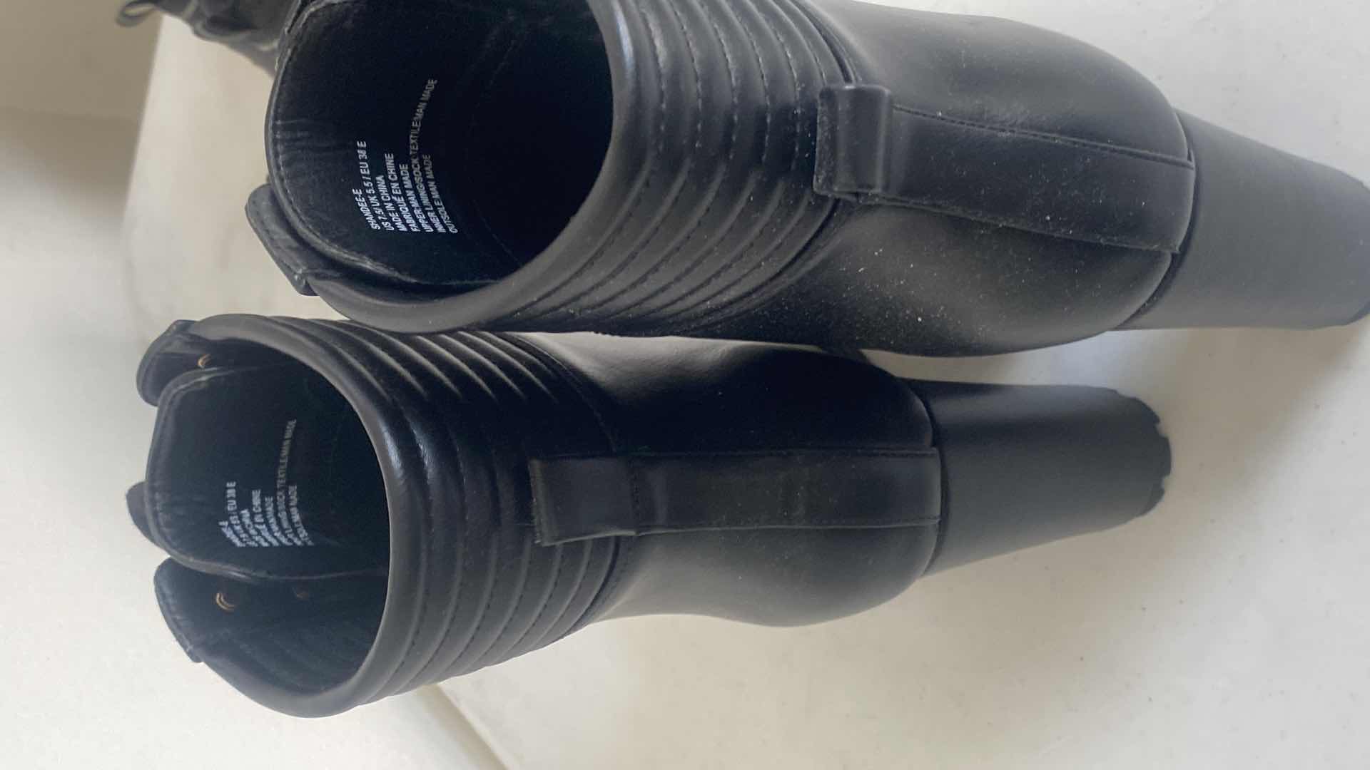 Photo 1 of 3 - WOMENS SNEAKERS & BOOTS SIZES 7 1/2 & 8