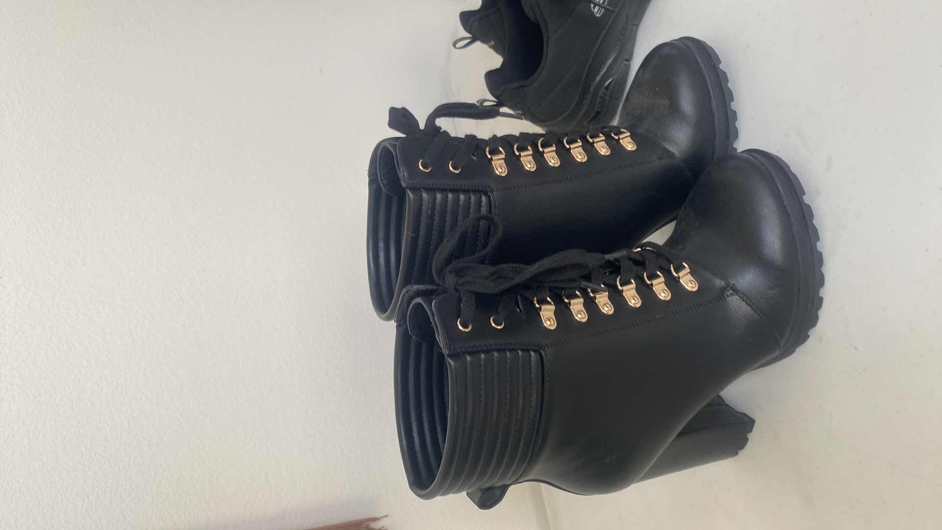 Photo 1 of 3 - WOMENS SNEAKERS & BOOTS SIZES 7 1/2 & 8