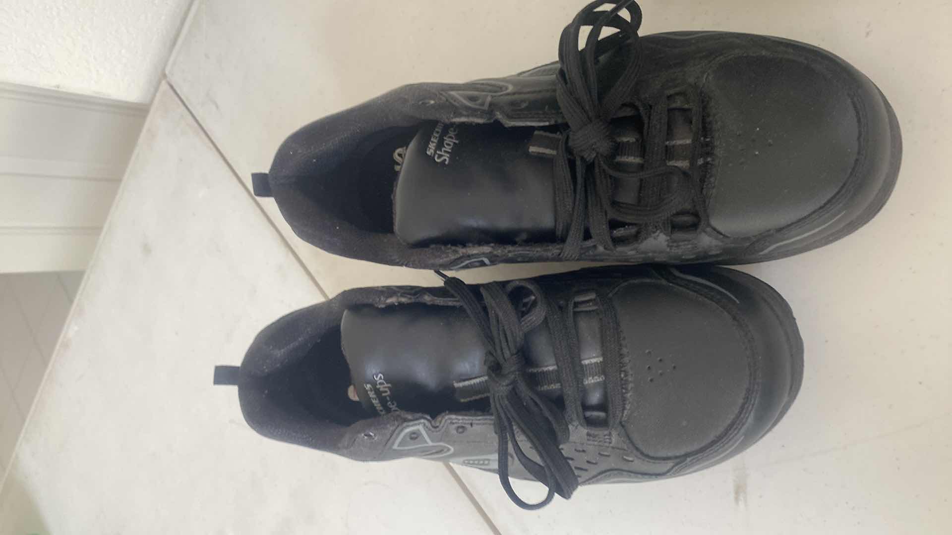 Photo 1 of 3 - WOMENS SNEAKERS & BOOTS SIZES 7 1/2 & 8