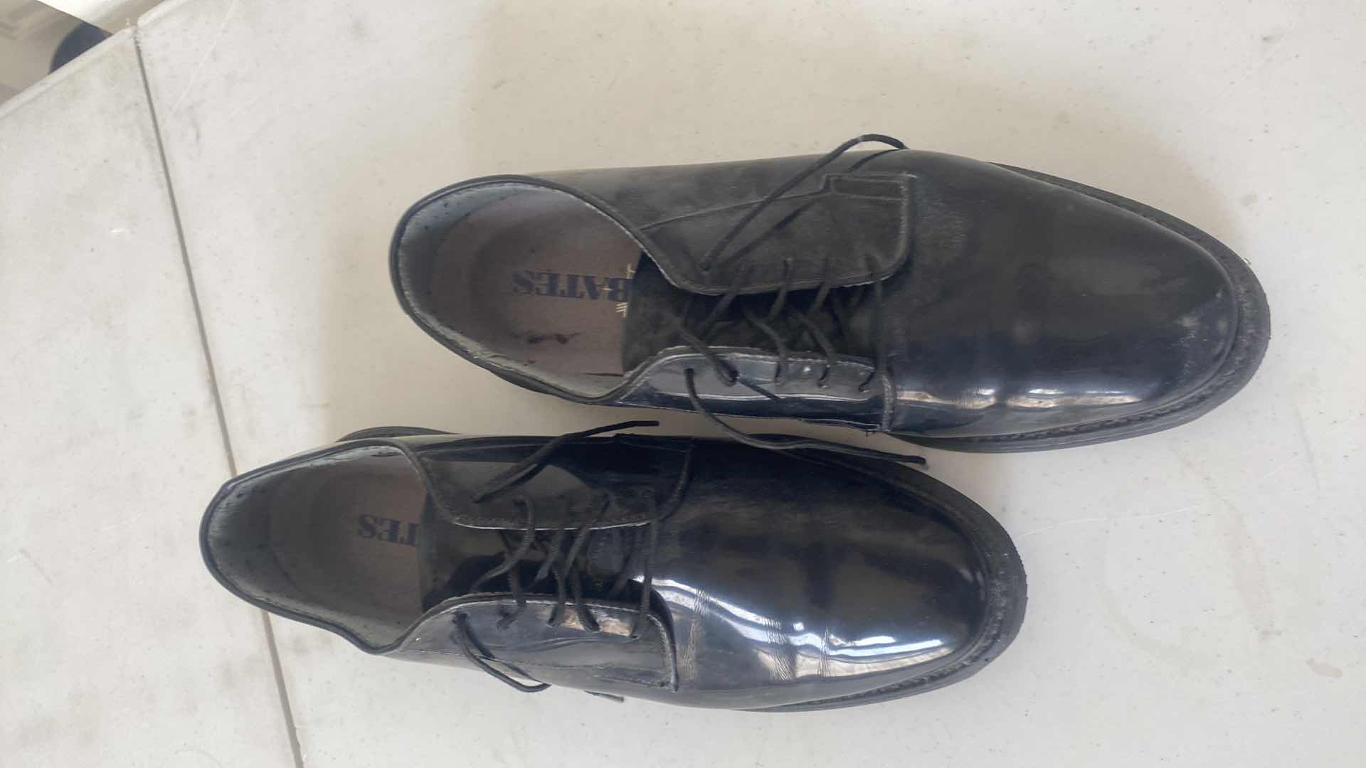 Photo 1 of MENS BATES DRESS SHOES SIZE 10D