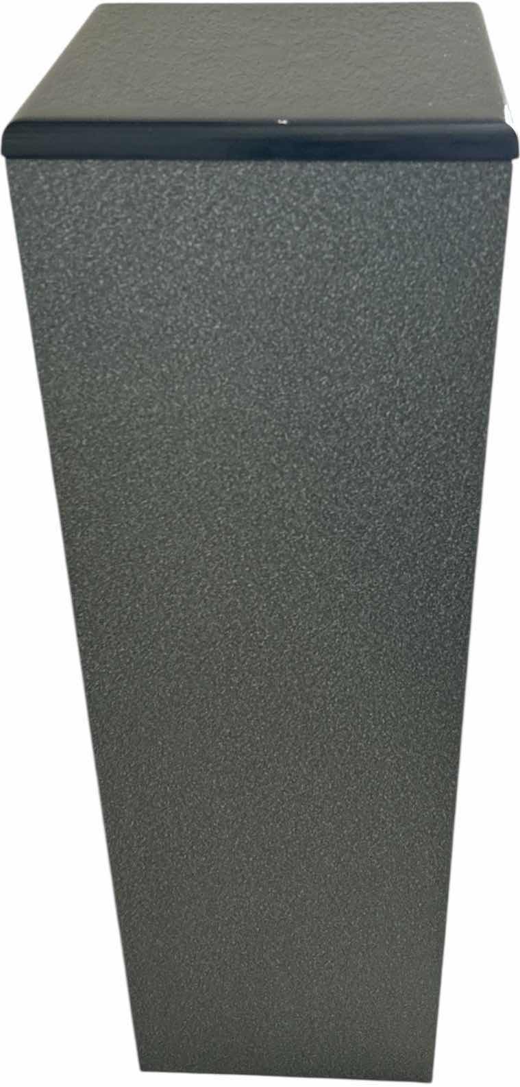 Photo 1 of TALL PILAR STAND H3”