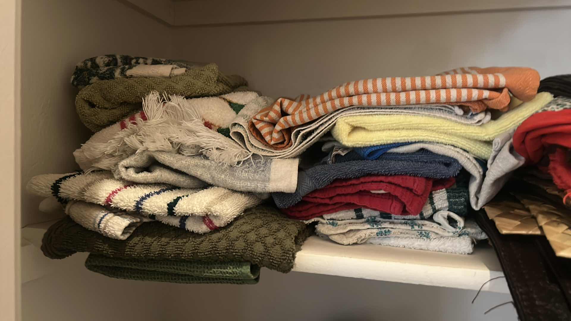 Photo 1 of 2 SHELFS OF LINEN, PLACEMATS, HAND TOWELS AND MORE