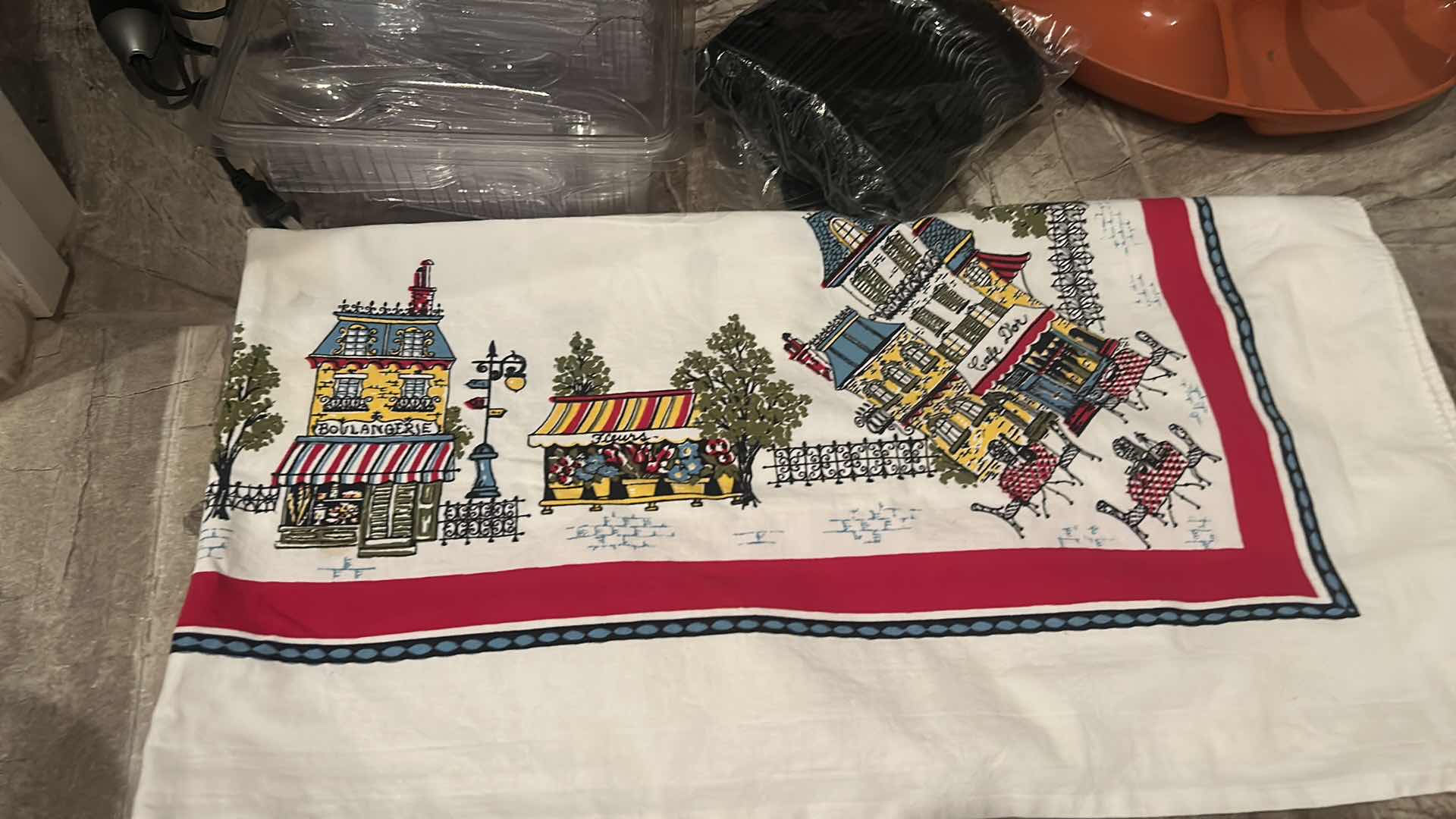 Photo 6 of KITCHEN ITEMS, CREPE MAKER, FONDUE, BAMBOO STEAMER AND MORE