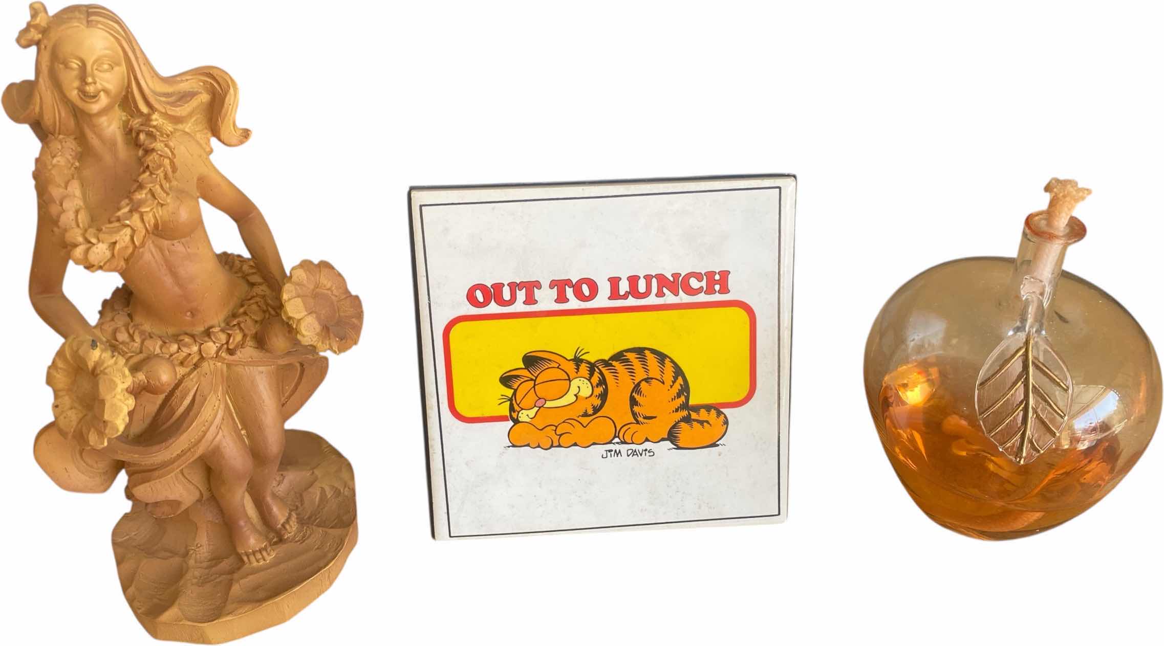 Photo 1 of 3 - HOME DECOR - RESIN FIGURINE GARFUELD TILE (needs glue) APPLE CANDLE TALLEST H6”