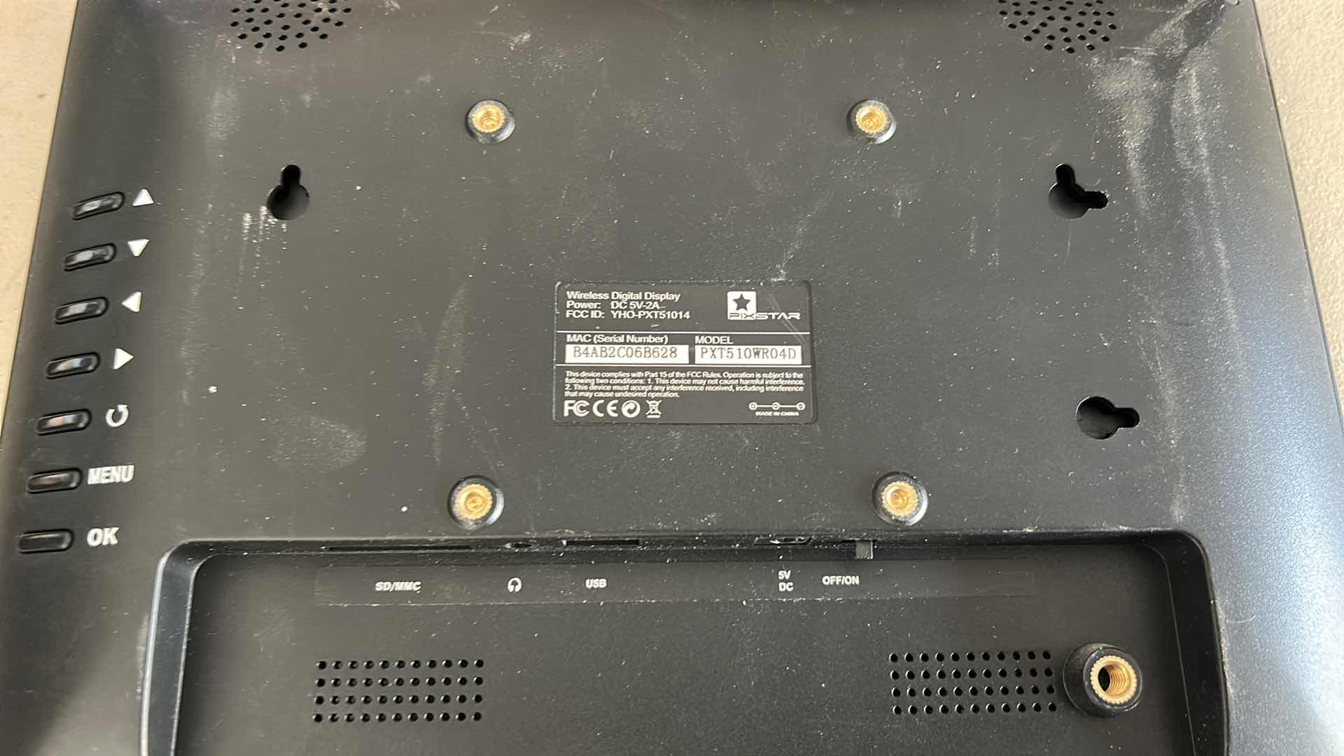 Photo 1 of ELECTRONICS - SAMSUNG LAPTOP COMMPUTER AND PHOTO DISPLAY