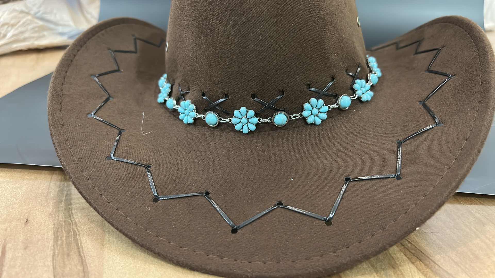 Photo 1 of MENS / WOMENS COWBOY/COWGIRL HAT SIZE MED