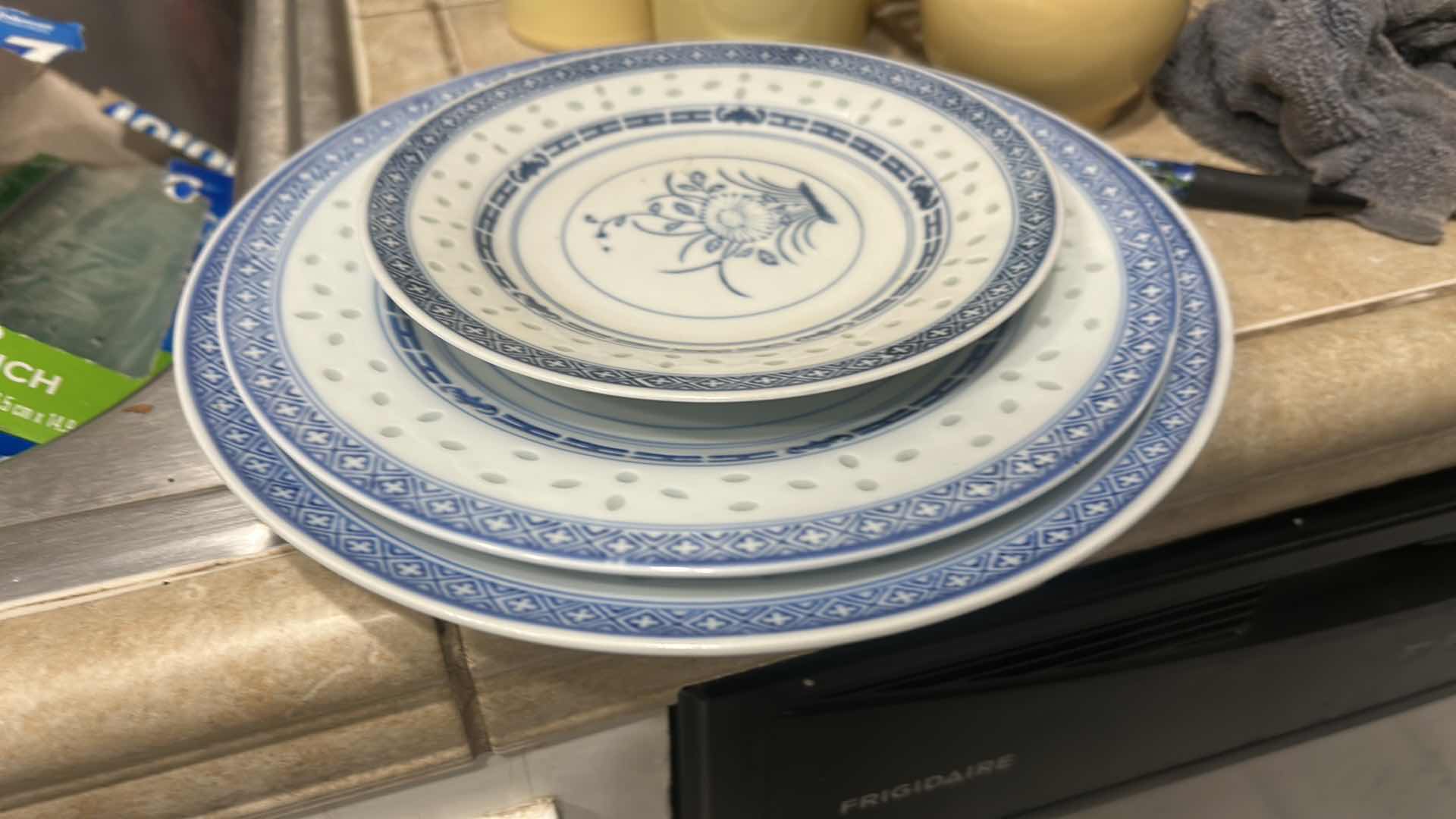 Photo 1 of 16 PC CHINESE PORCELAIN DINNERWARE