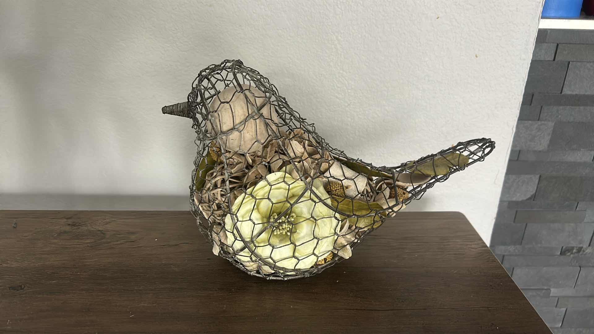 Photo 1 of WIRE BIRD SCULPTURE WITH DRY FLOWERS H7.5”