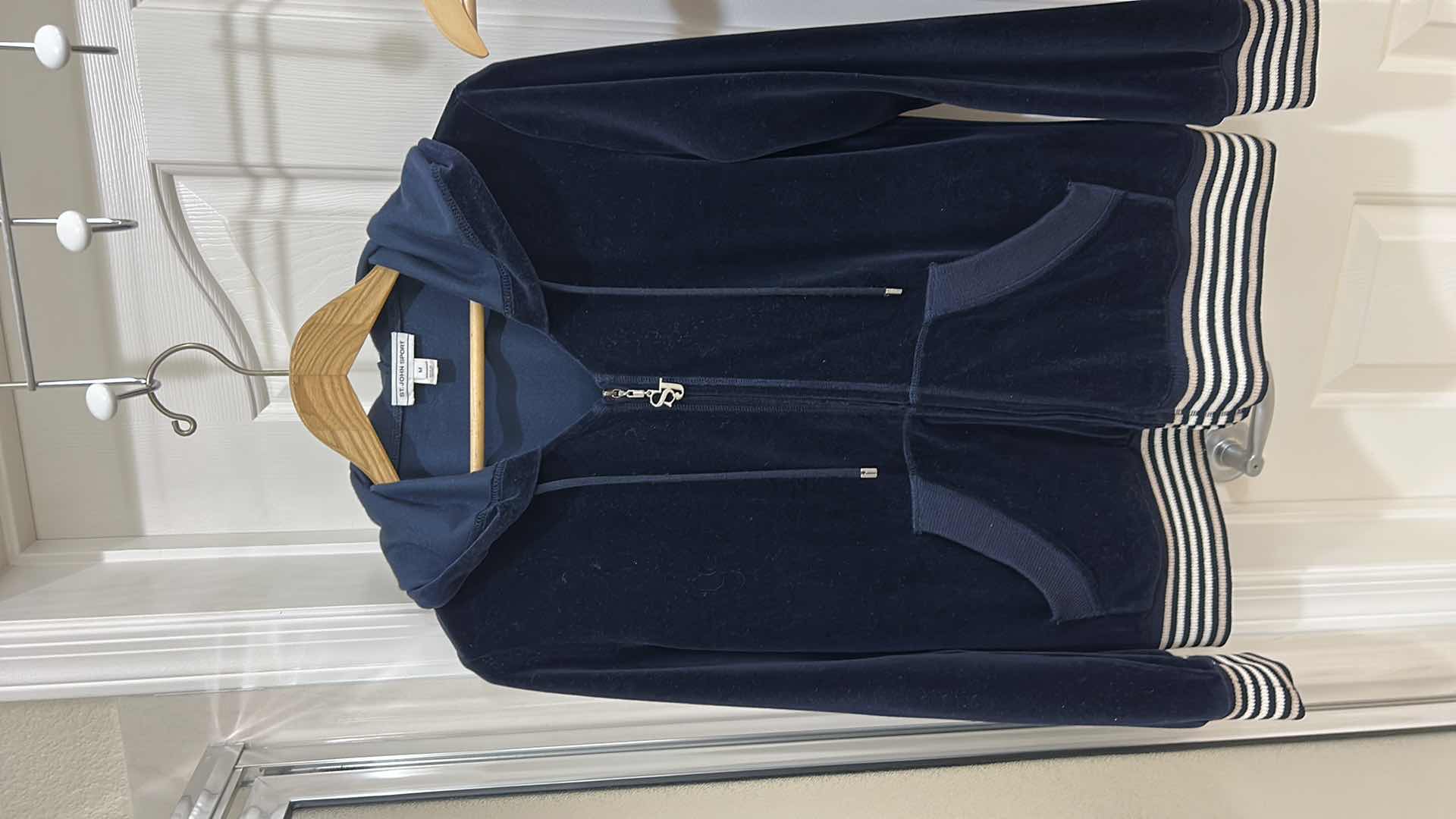 Photo 1 of ST JOHN DESIGNER 2 PC BRUSHED ZIP UP HOODIE & PANTS (S/M)