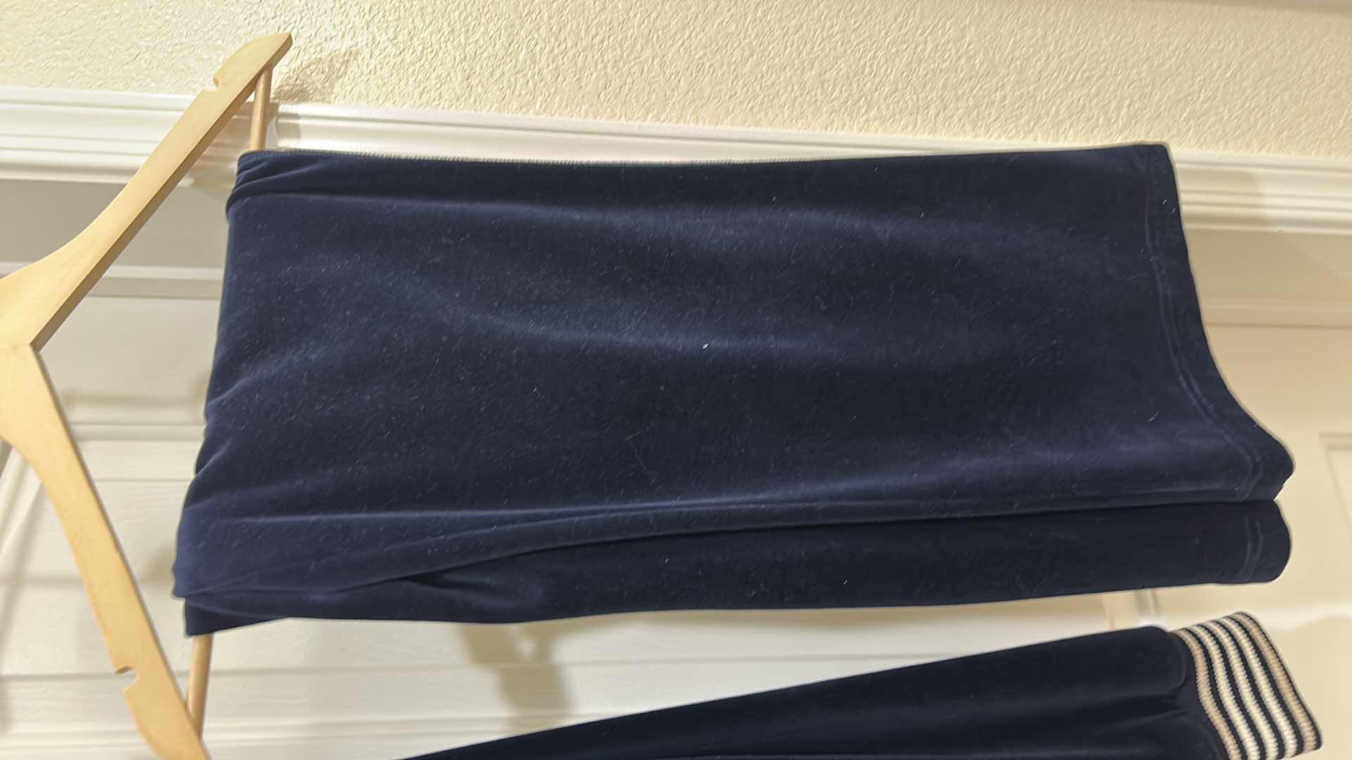 Photo 1 of ST JOHN DESIGNER 2 PC BRUSHED ZIP UP HOODIE & PANTS (S/M)