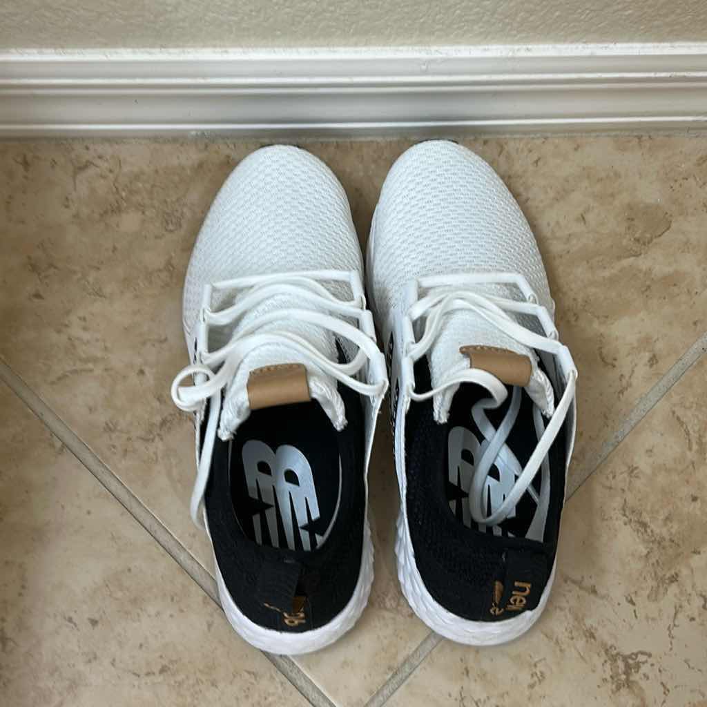 Photo 1 of NEW BALANCE WHITE FRESH FOAM CRUZ SIZE 8