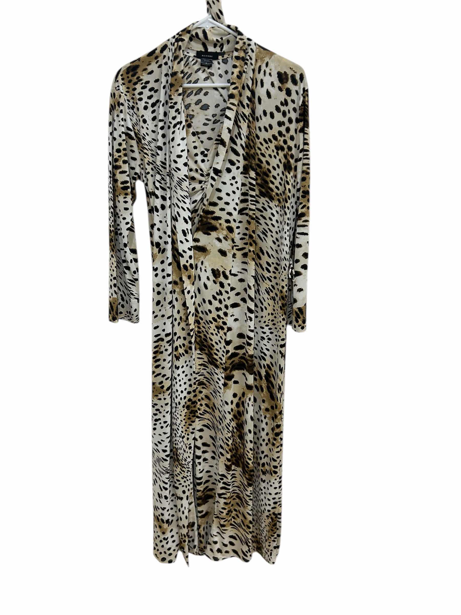 Photo 1 of NATORI CHEETAH PRINT SLEEP GOWN AND MATCHING LUXURY ROBE SIZE S