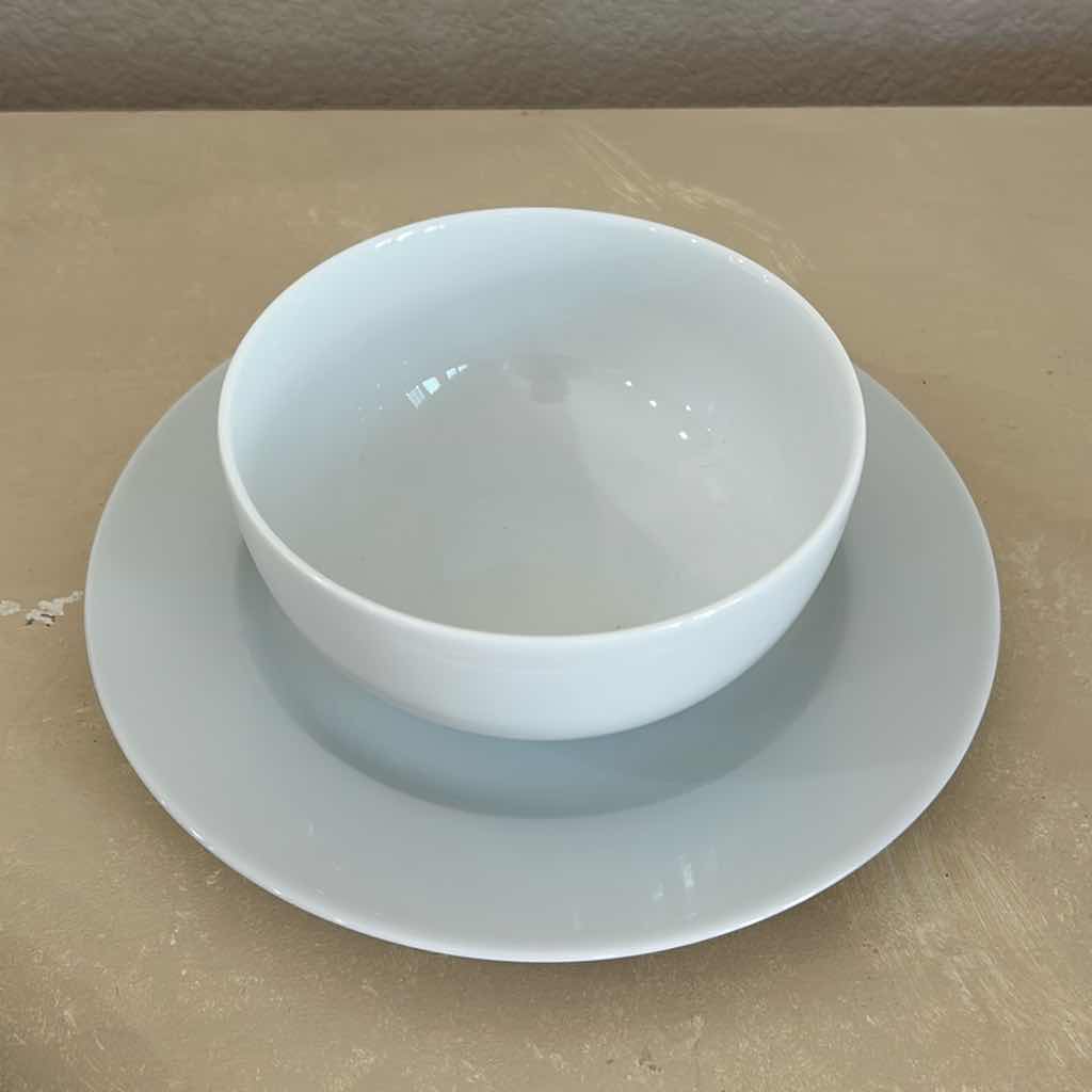 Photo 1 of PORCELAIN APILCO 5 PC DINNERWARE