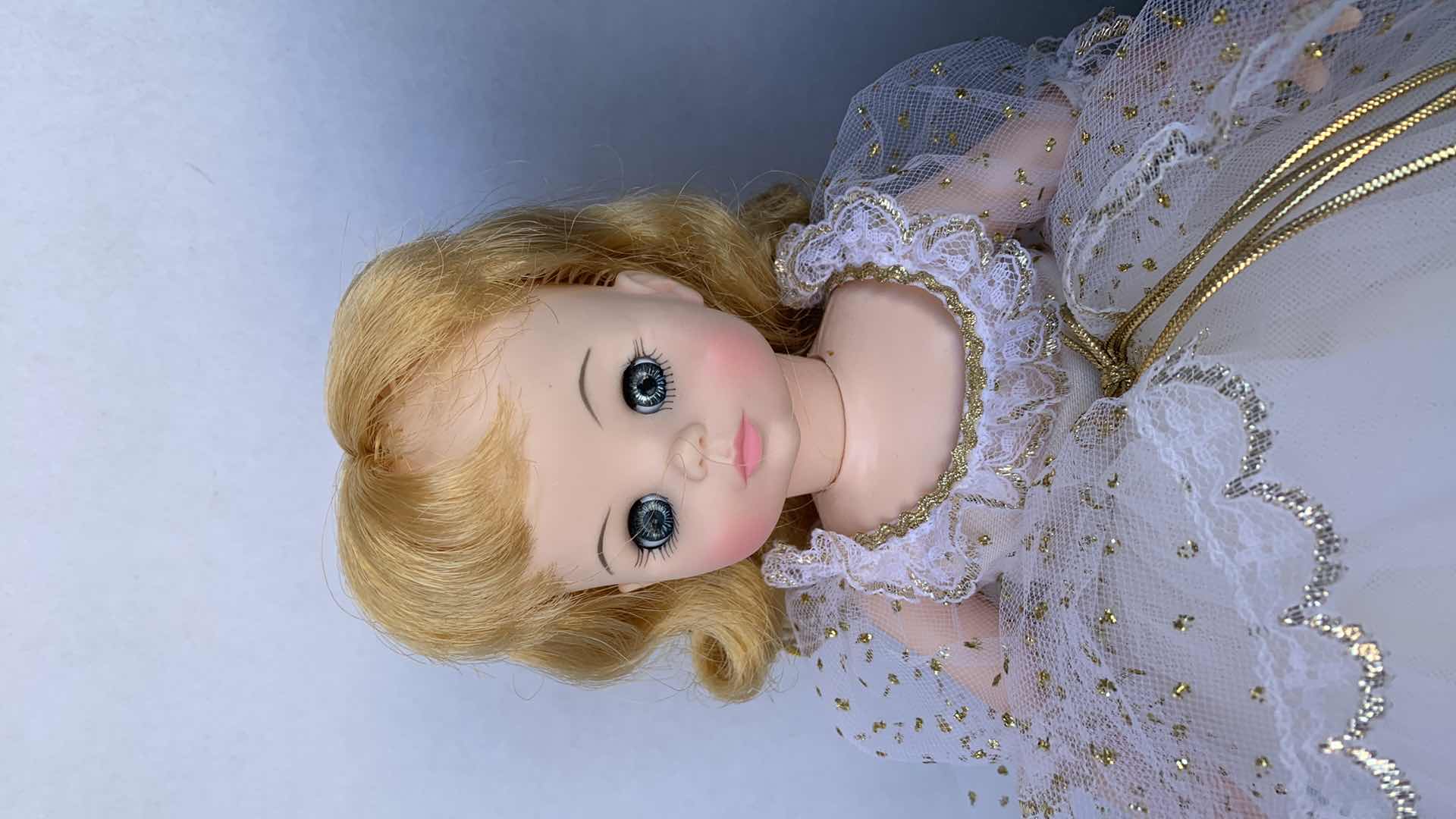 Photo 1 of VINTAGE MADAME ALEXANDER CINDERELLA DOLL H 8"