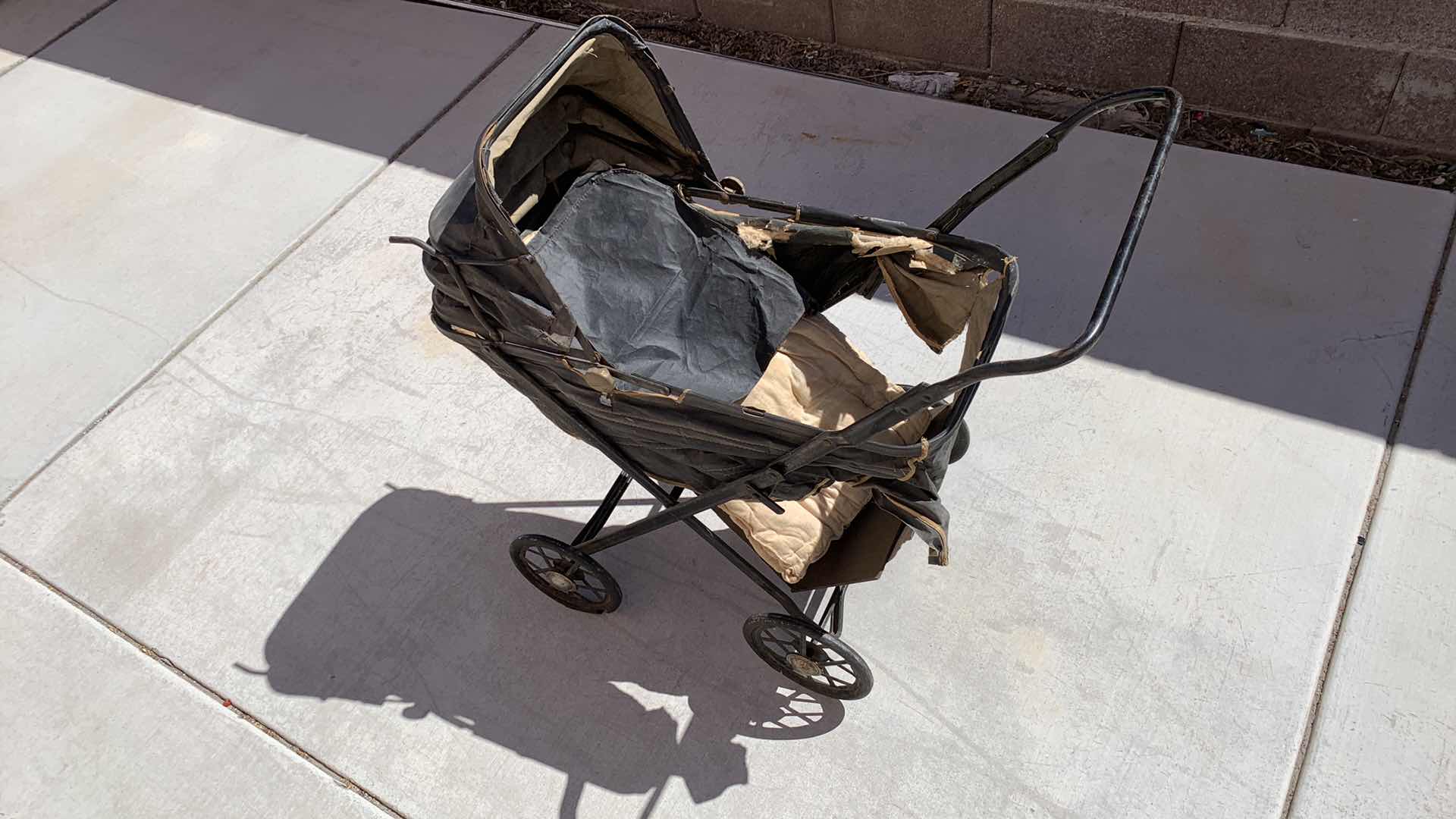 Photo 1 of ANTIQUE SOUTH BEND BABY DOLL CARRIAGE