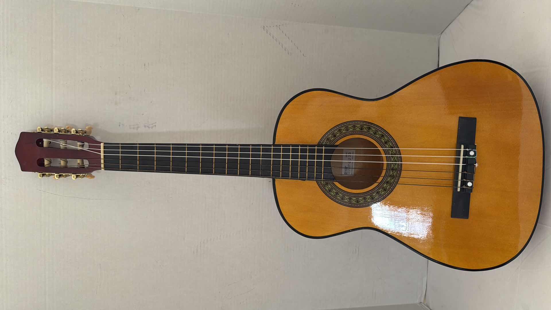 Photo 1 of 6 STRING GUITAR H34”