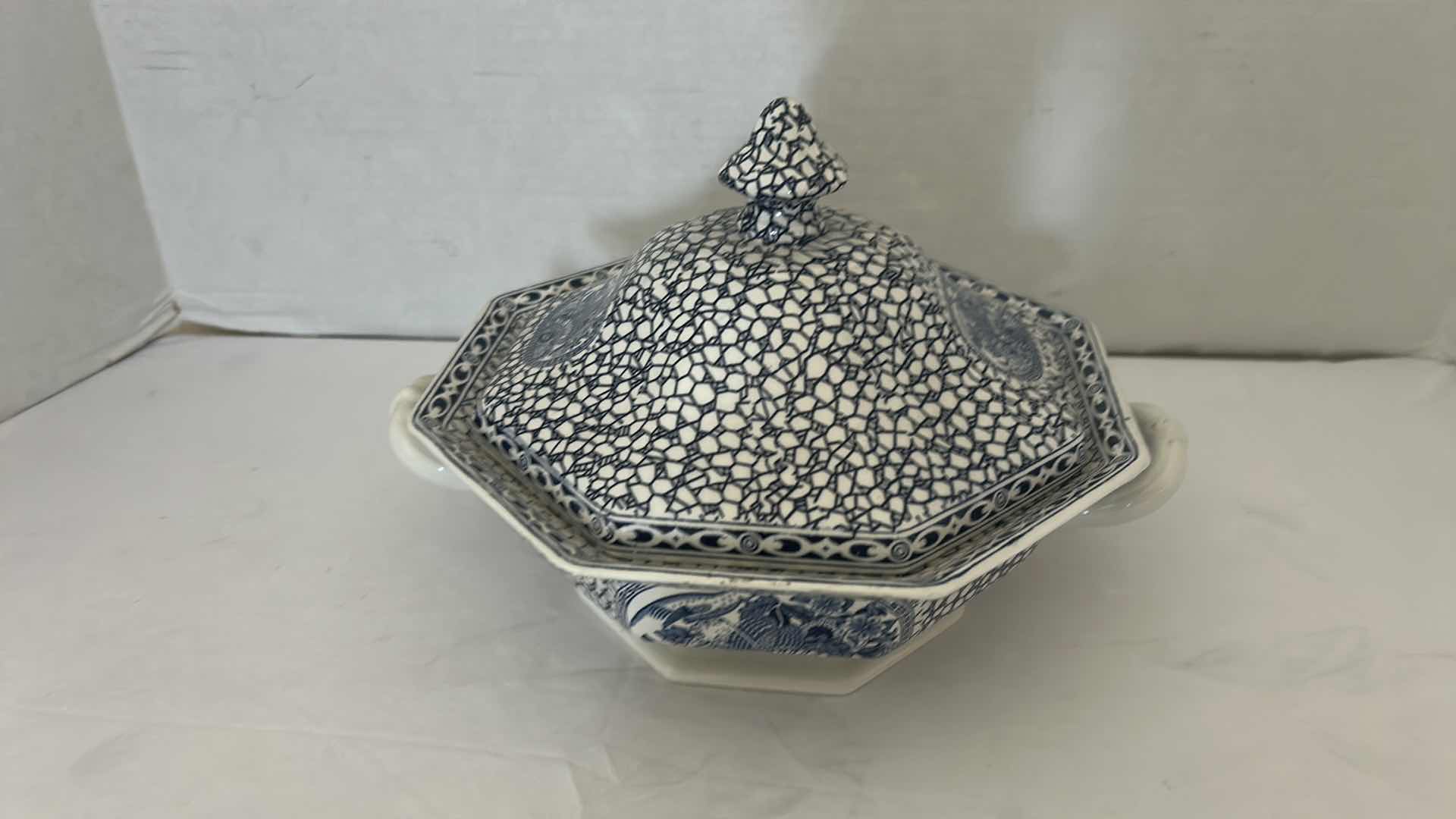 Photo 2 of ANTIQUE WILLIAM ADAMS BLUE AND WHITE LIDDED TUREEN 