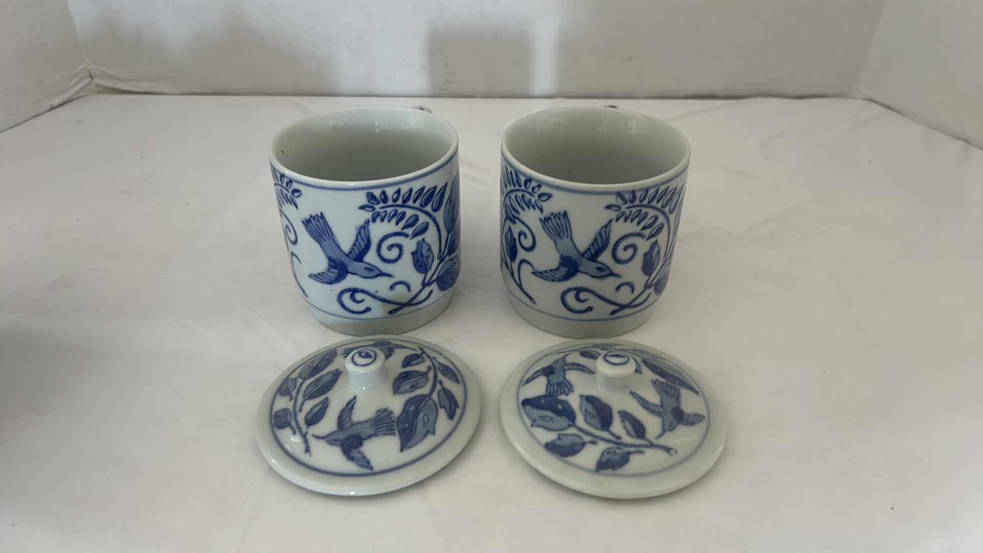 Photo 1 of 2 VINTAGE IDG ITALY BLUE AND WHITE COFFEE/TEA MUG W/LID